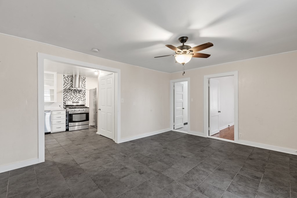 511 S Live Oak St
