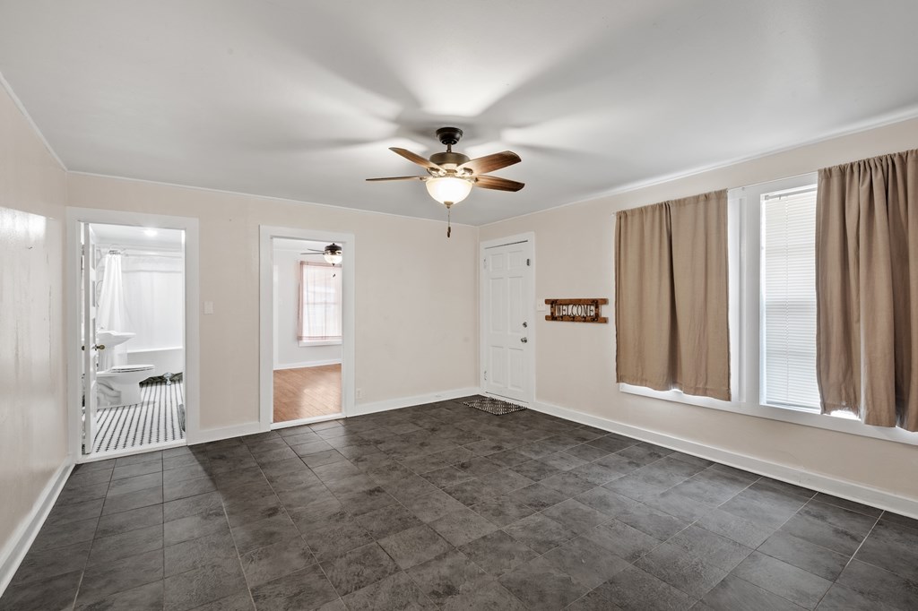 511 S Live Oak St
