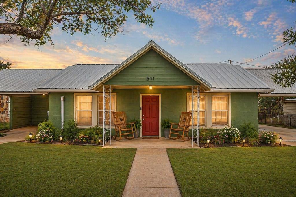 511 S Live Oak St