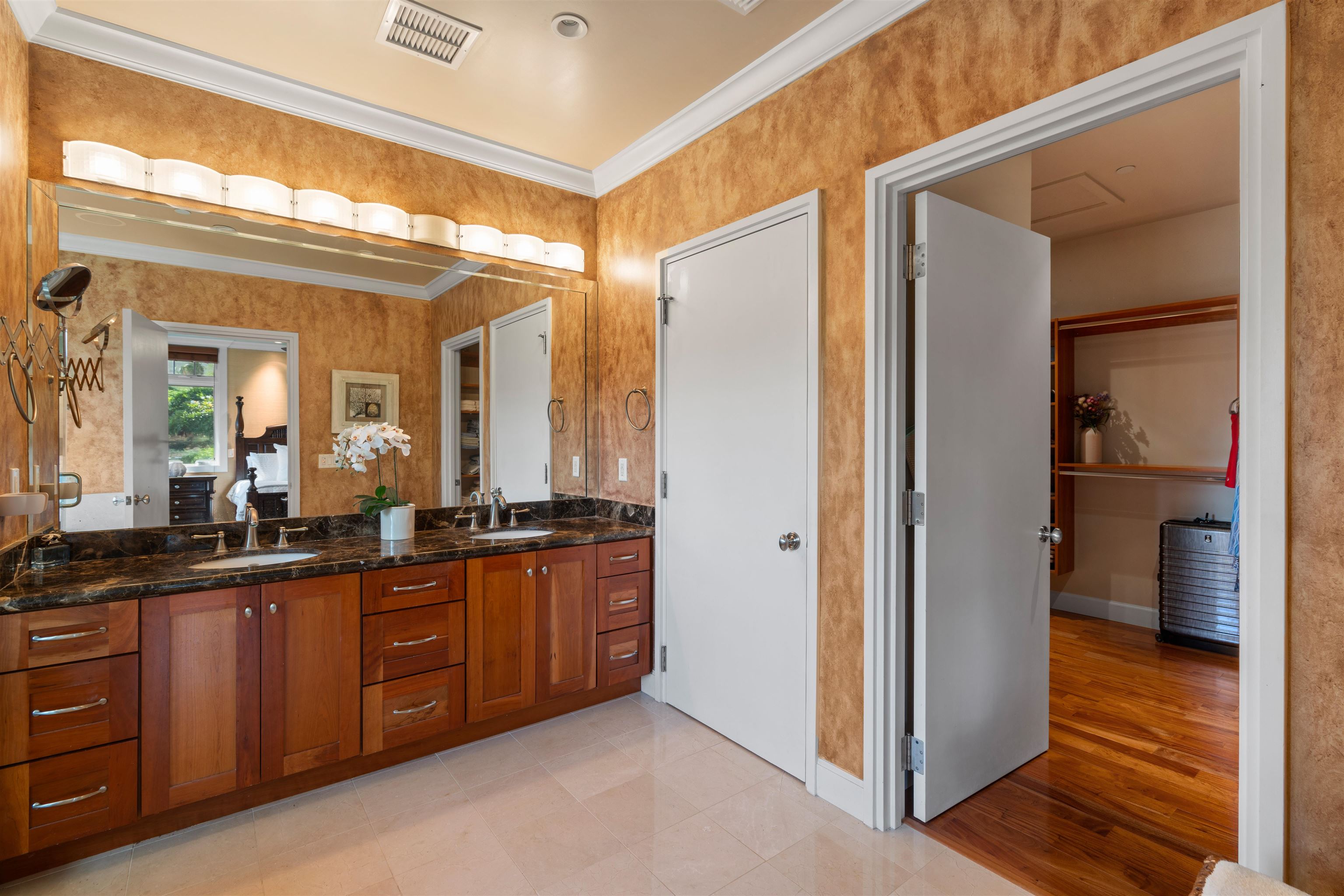 161 Wailea Ike Pl Unit: D-201