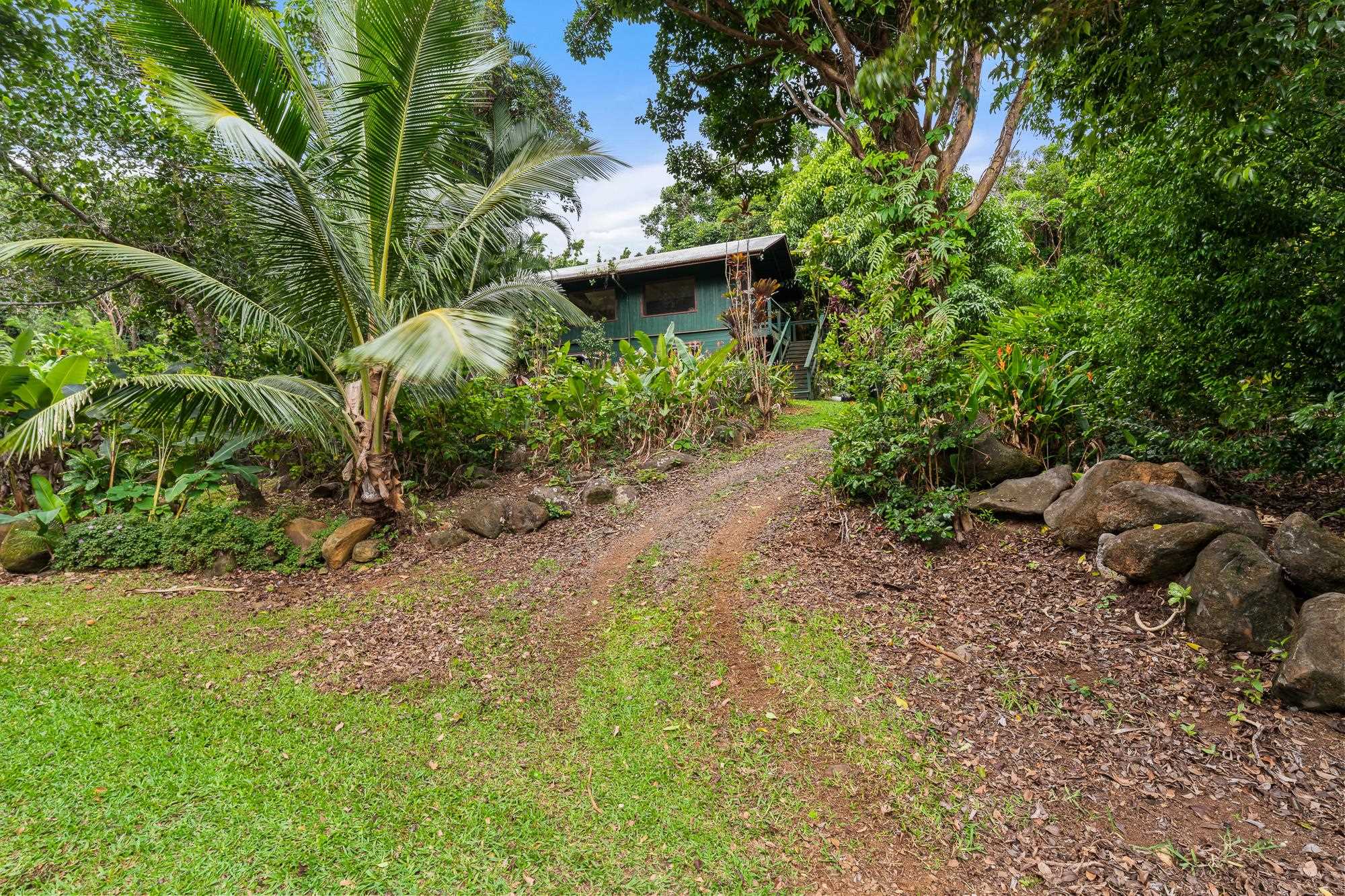 1055 Kaupakalua Rd