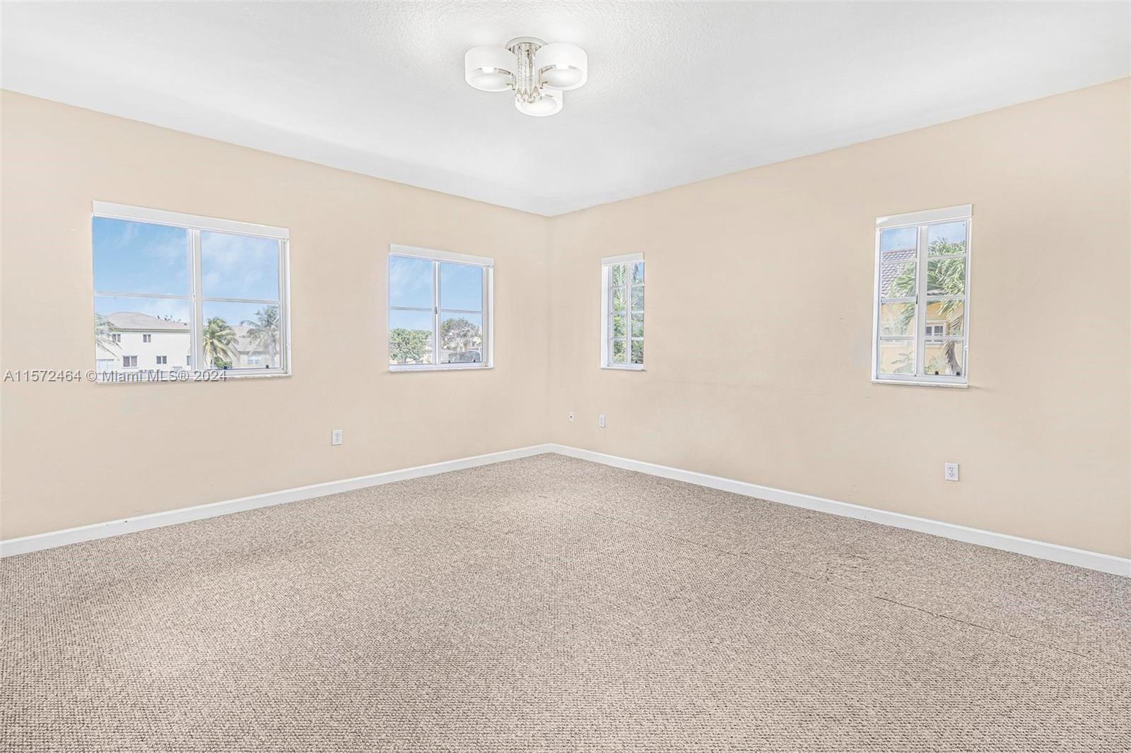 1390 NE 41st Pl