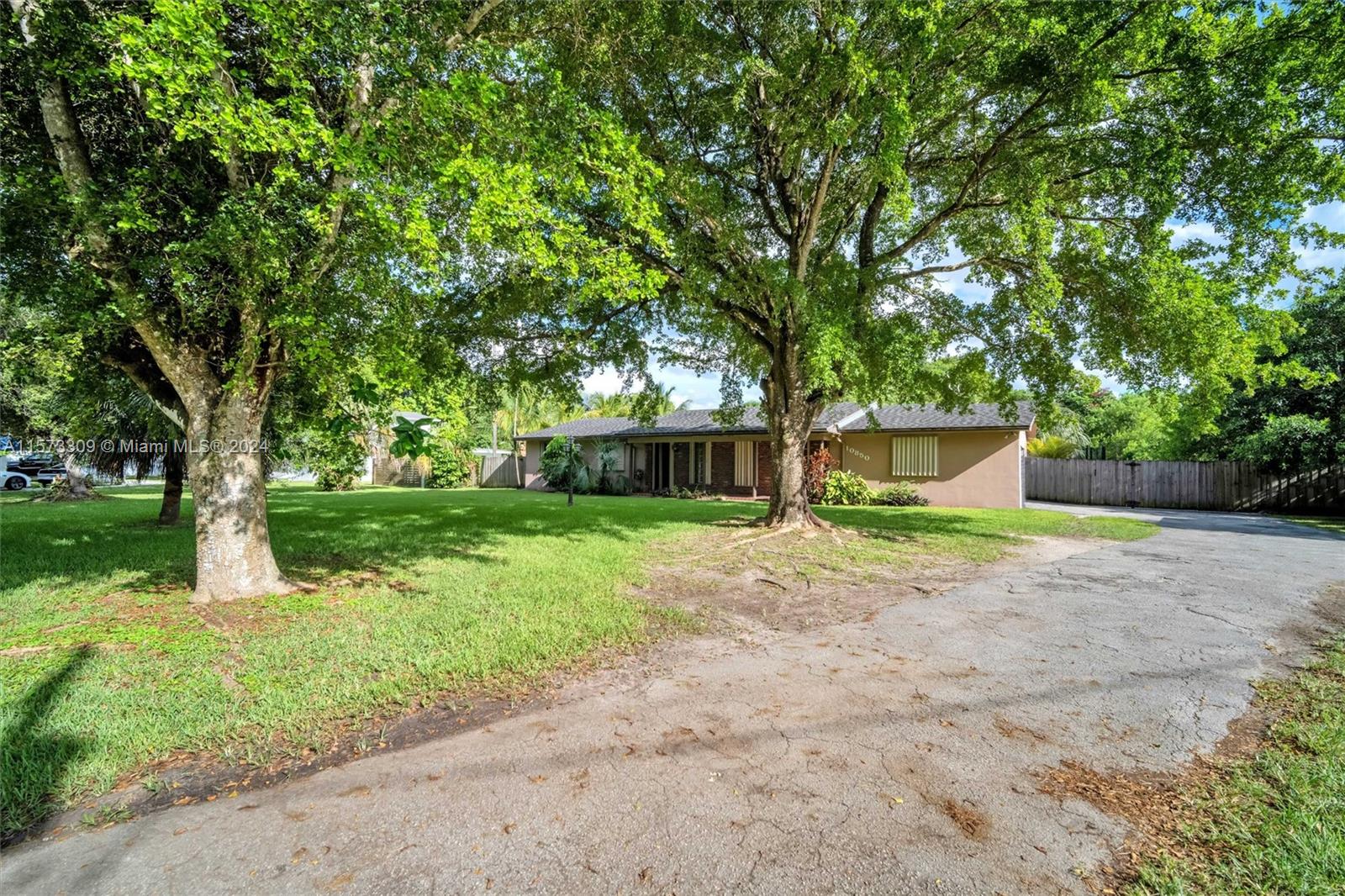 10850 SW 95th St