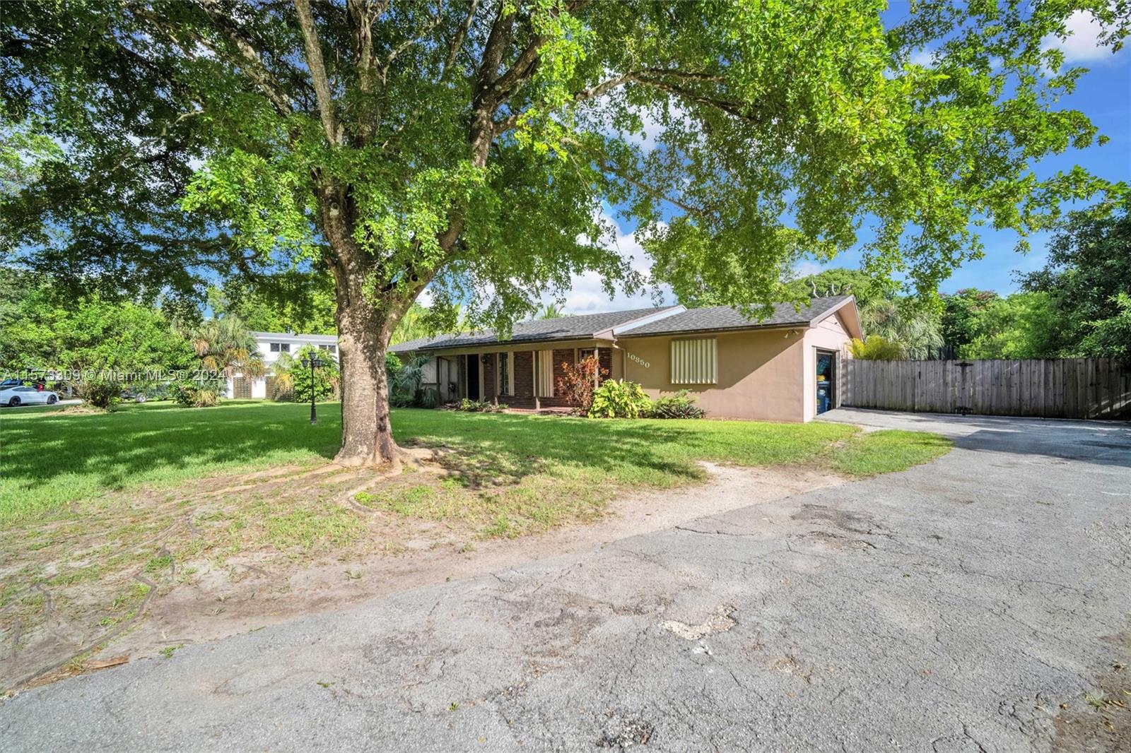 10850 SW 95th St