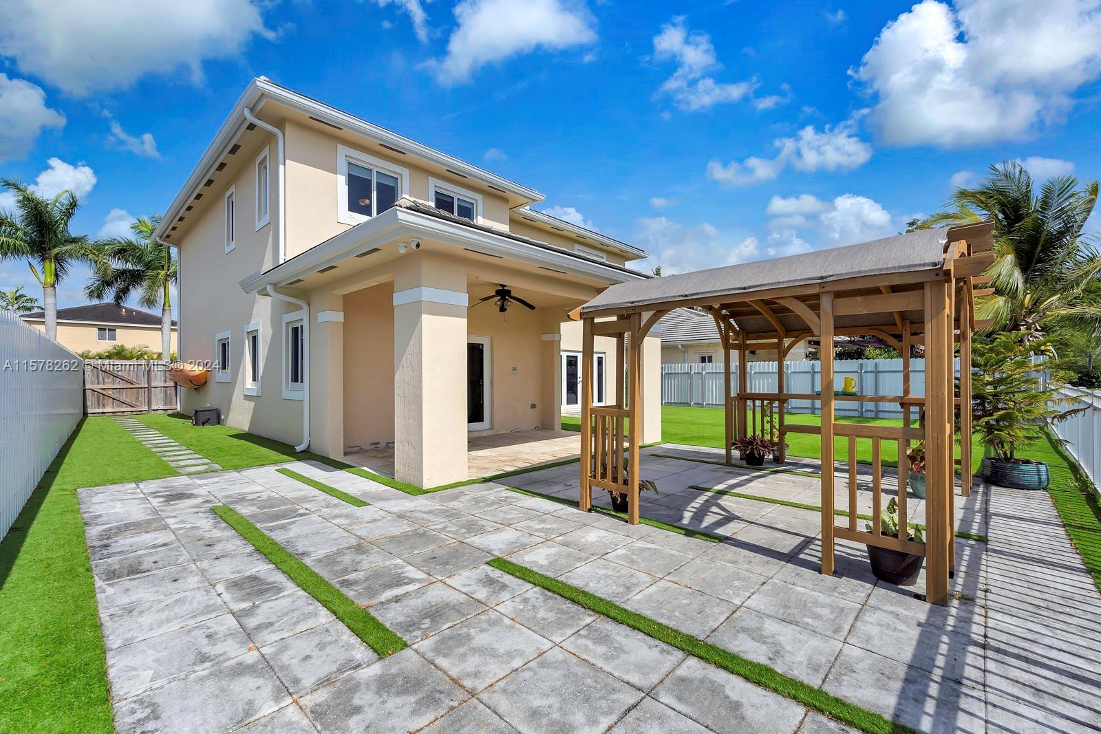 449 SE 31st Ave