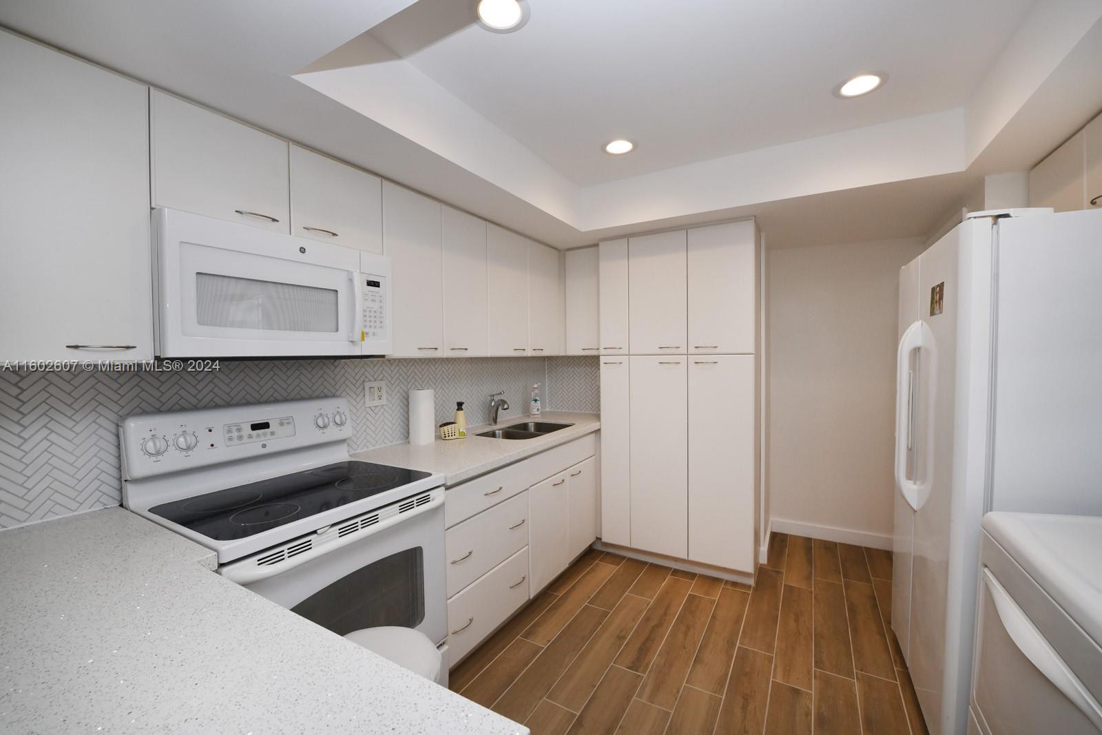 8775 Park Blvd # 518