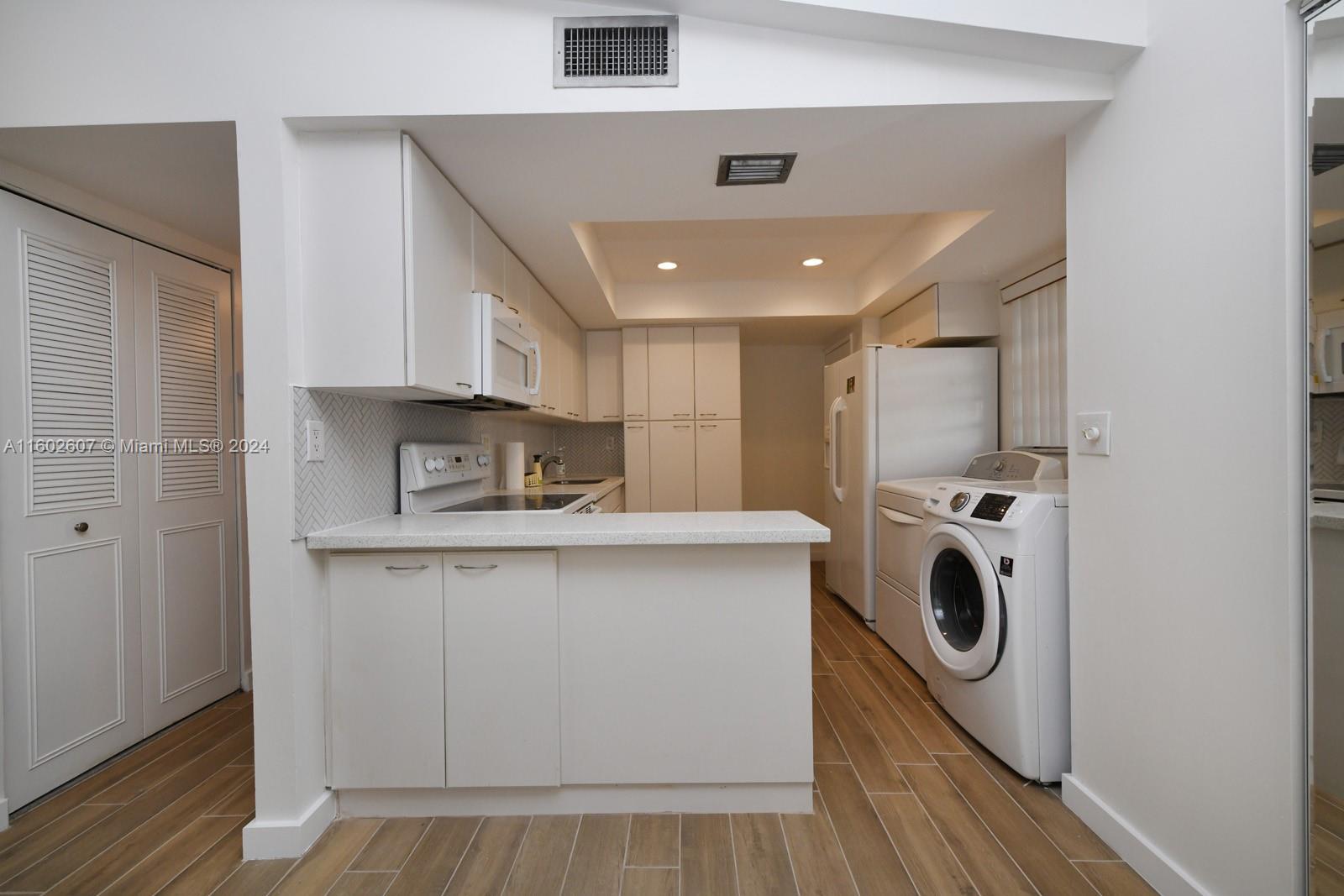 8775 Park Blvd # 518