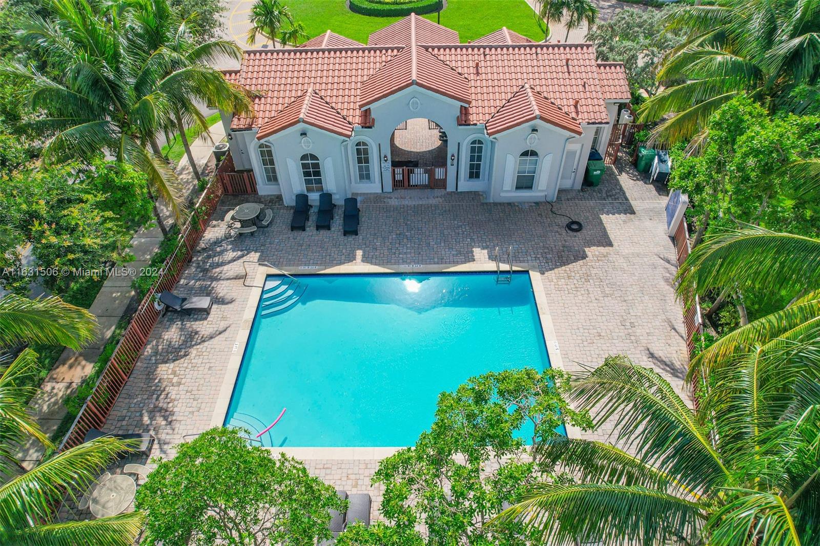 1009 NE 208th St # 1009