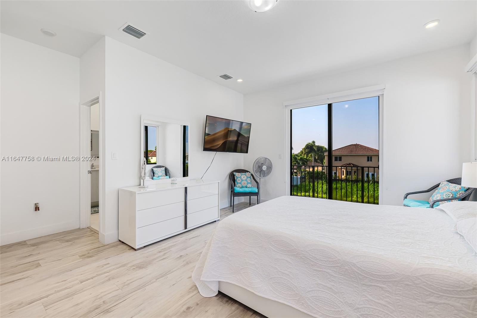 15808 SW 136th Way # 8 Unit: 158-8