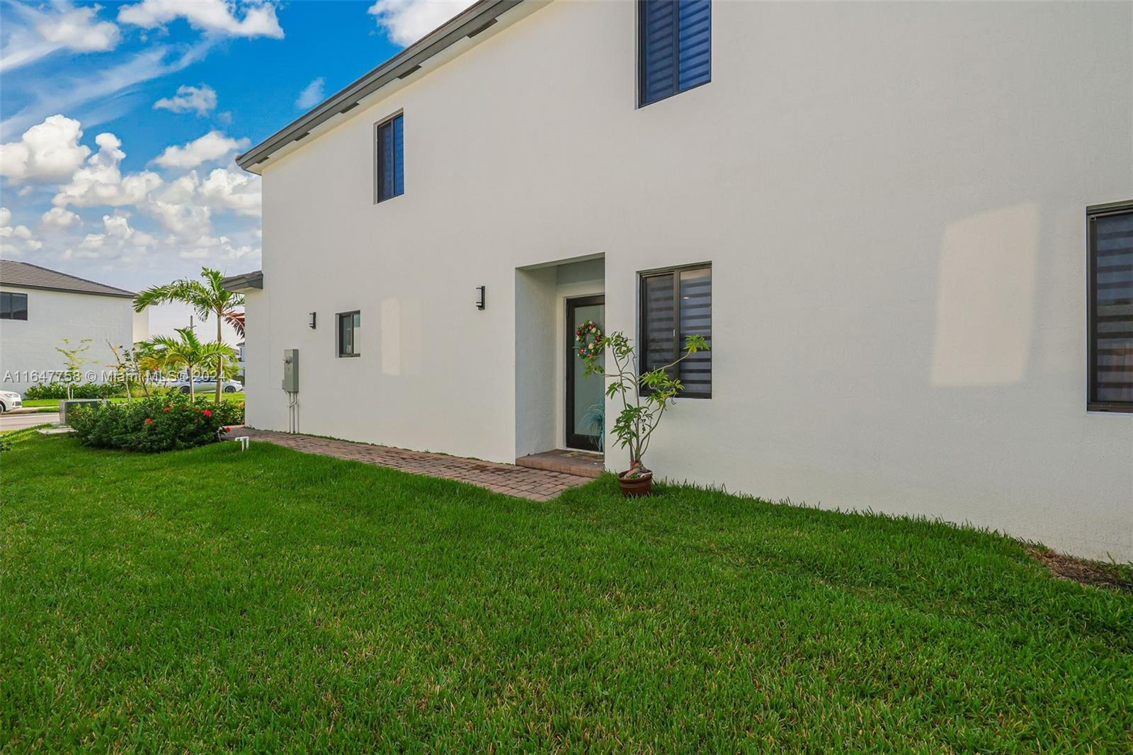 15808 SW 136th Way # 8 Unit: 158-8