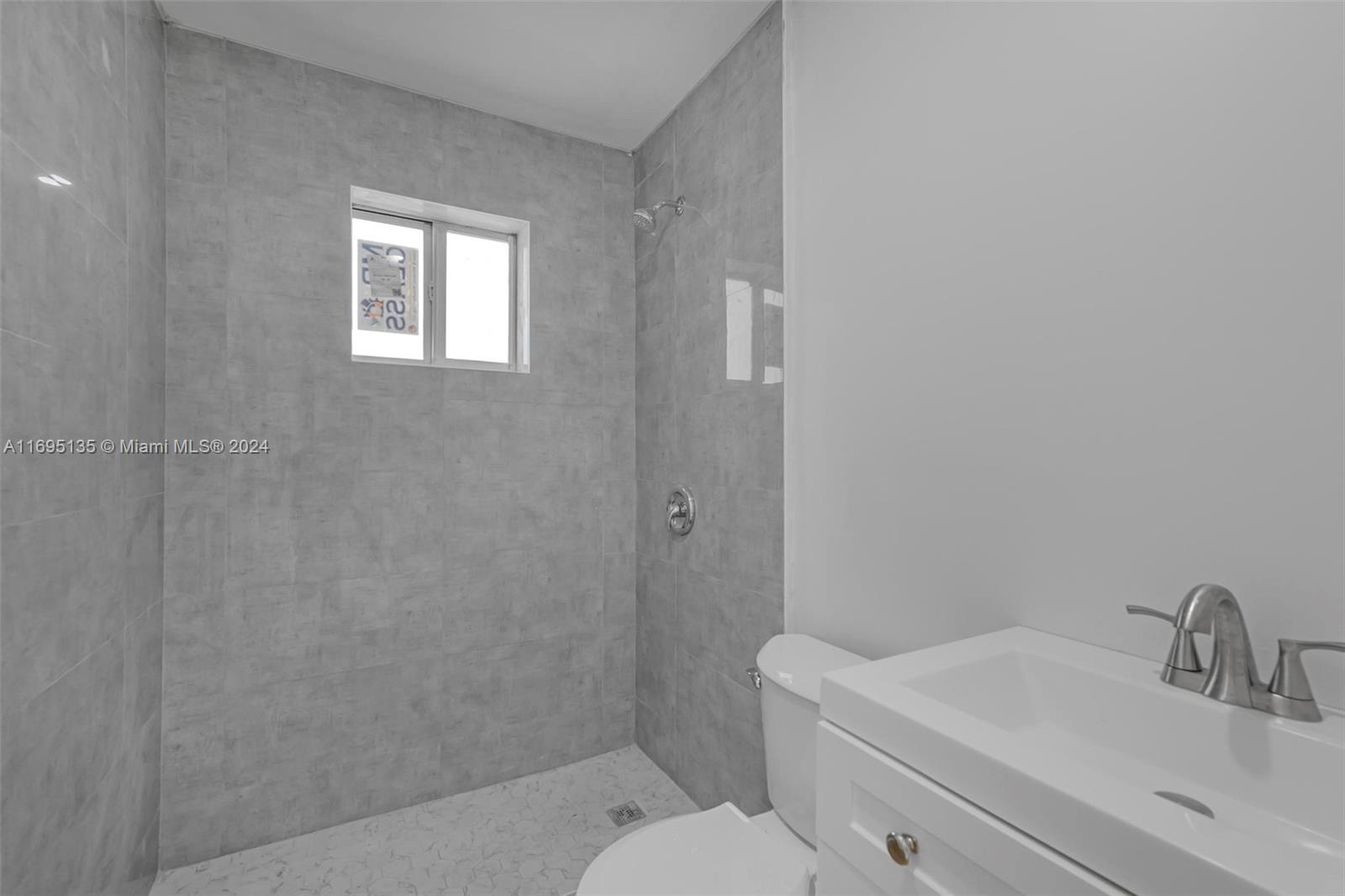 860 NW 35th Ave