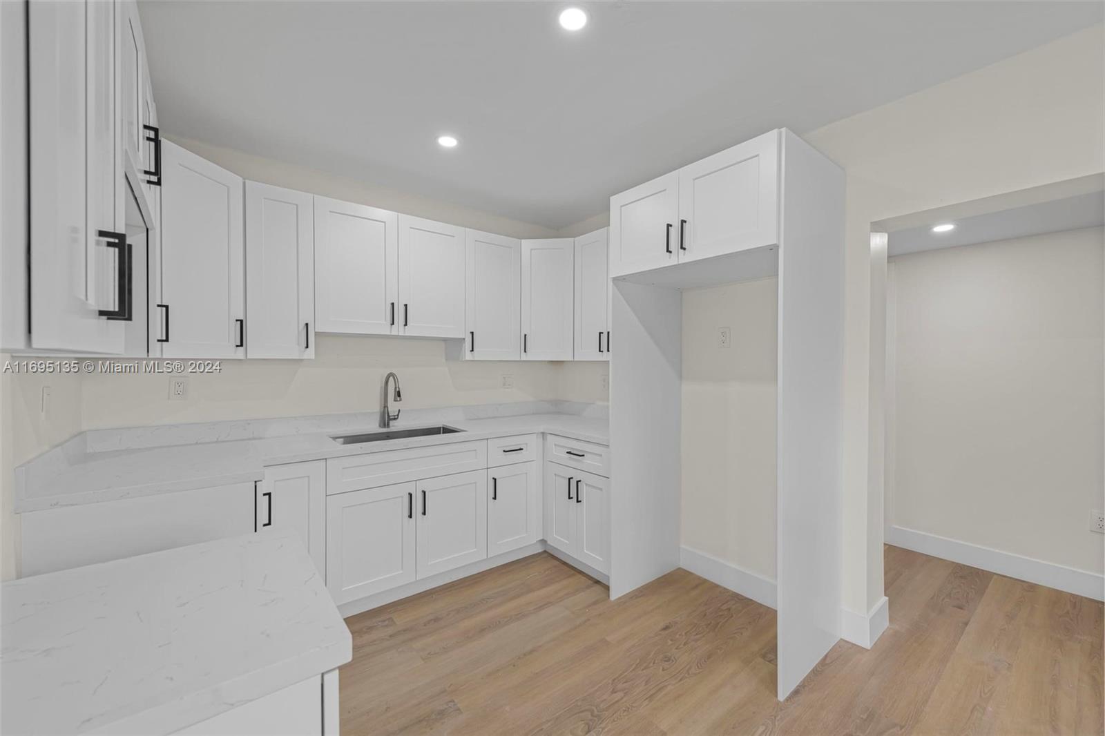 860 NW 35th Ave