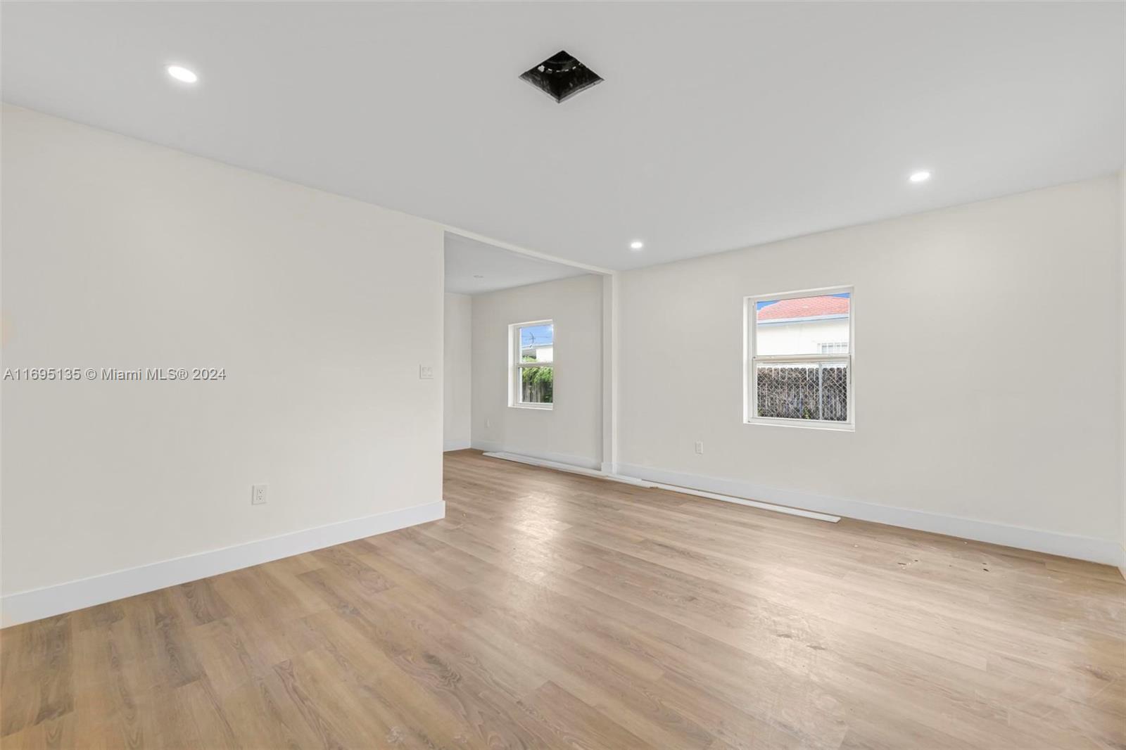 860 NW 35th Ave