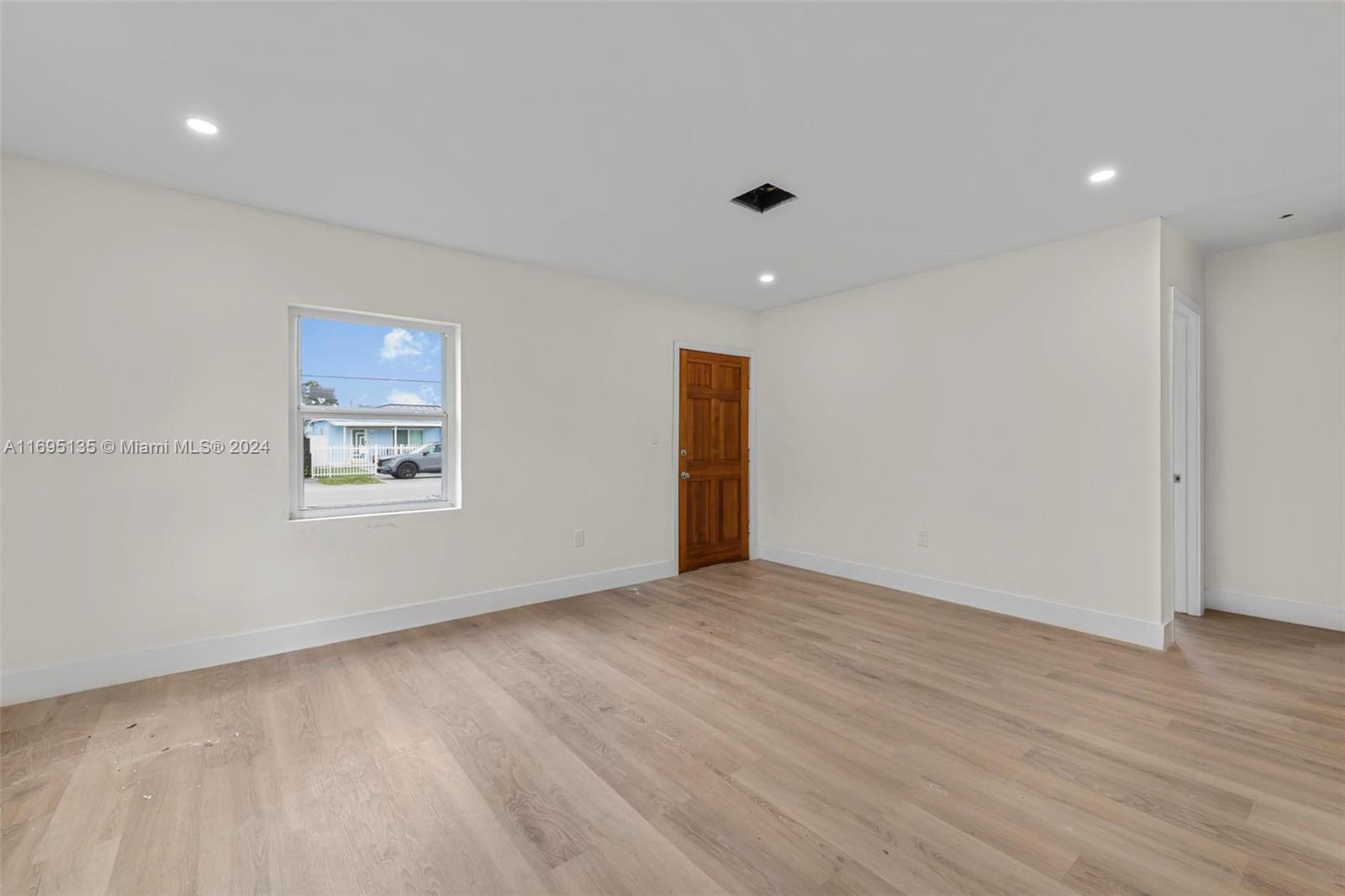 860 NW 35th Ave