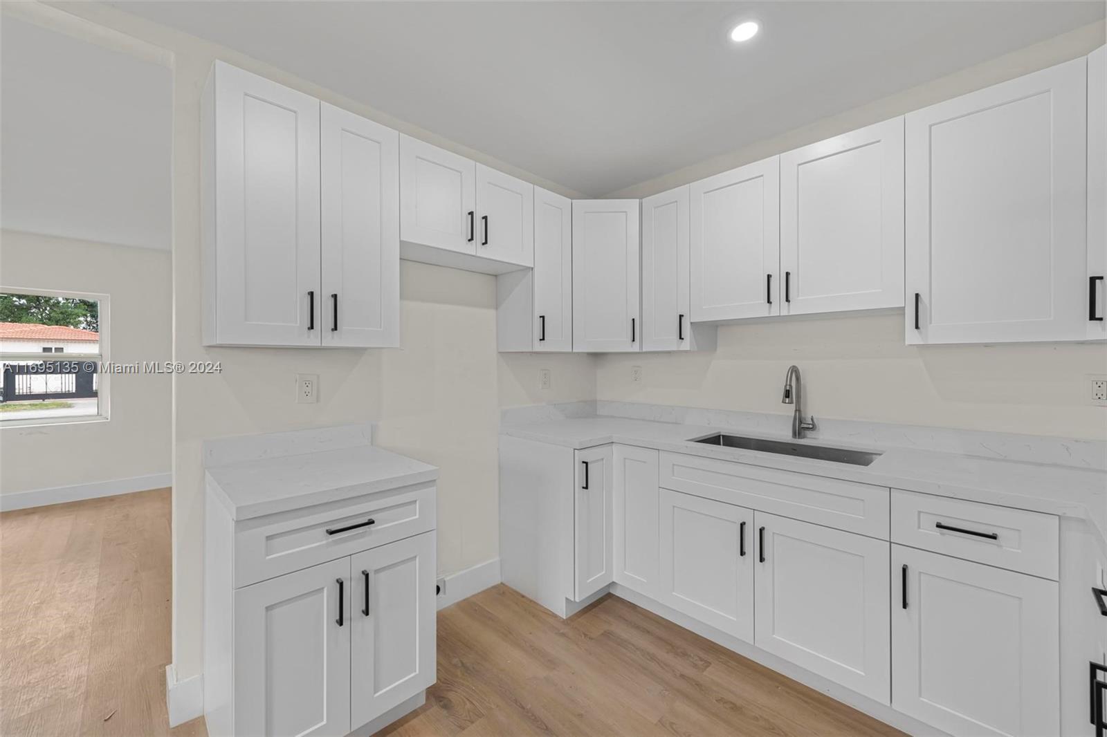 860 NW 35th Ave