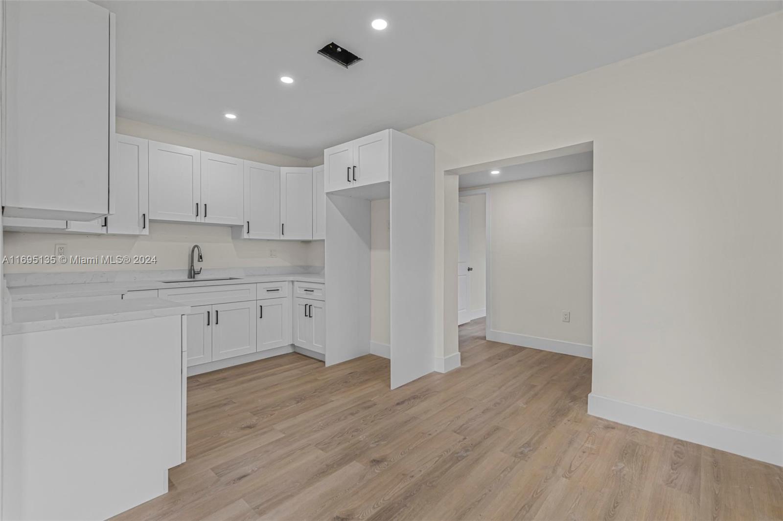 860 NW 35th Ave