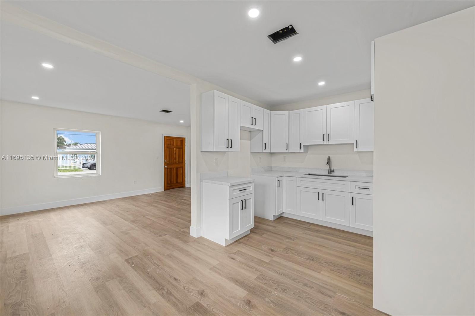 860 NW 35th Ave