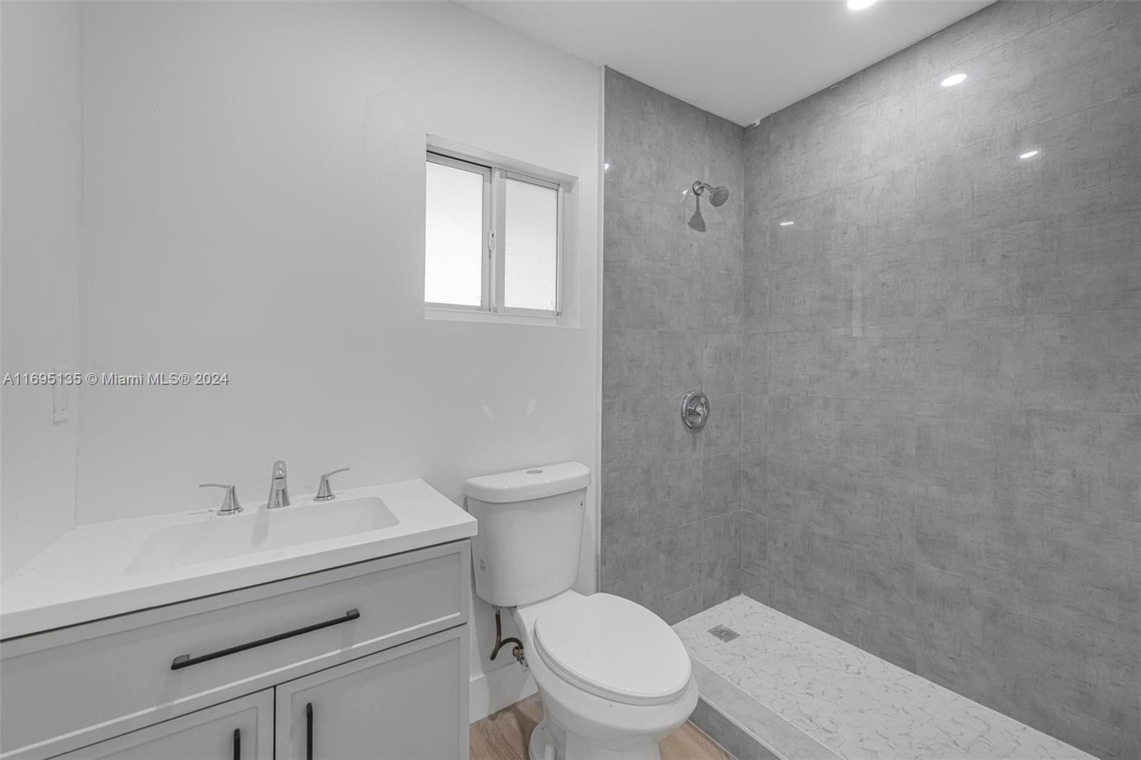 860 NW 35th Ave