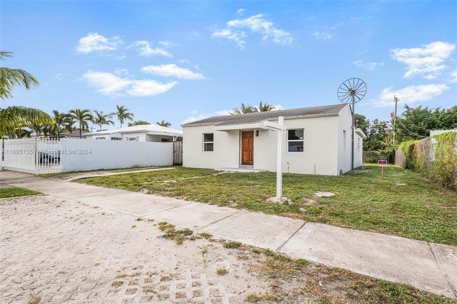 860 NW 35th Ave