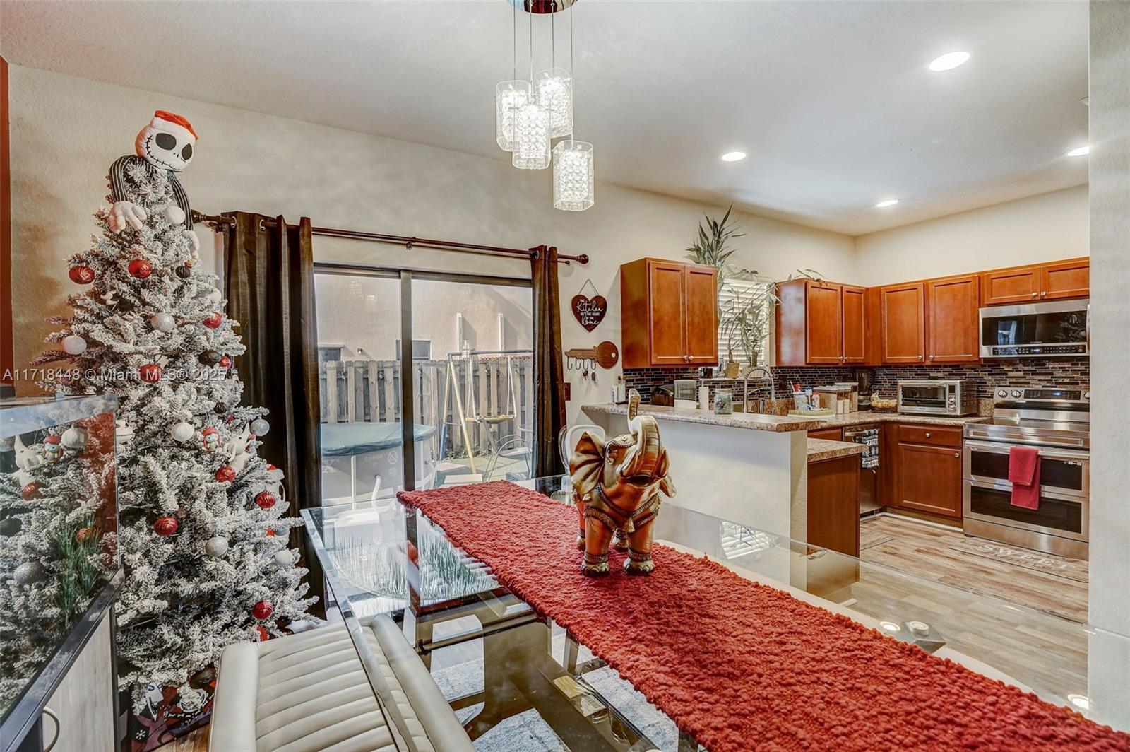 350 NE 37th Pl # 350
