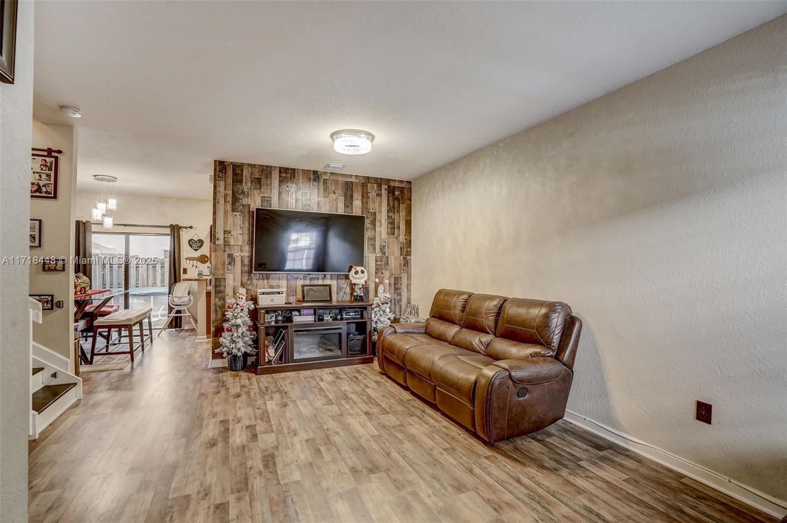 350 NE 37th Pl # 350