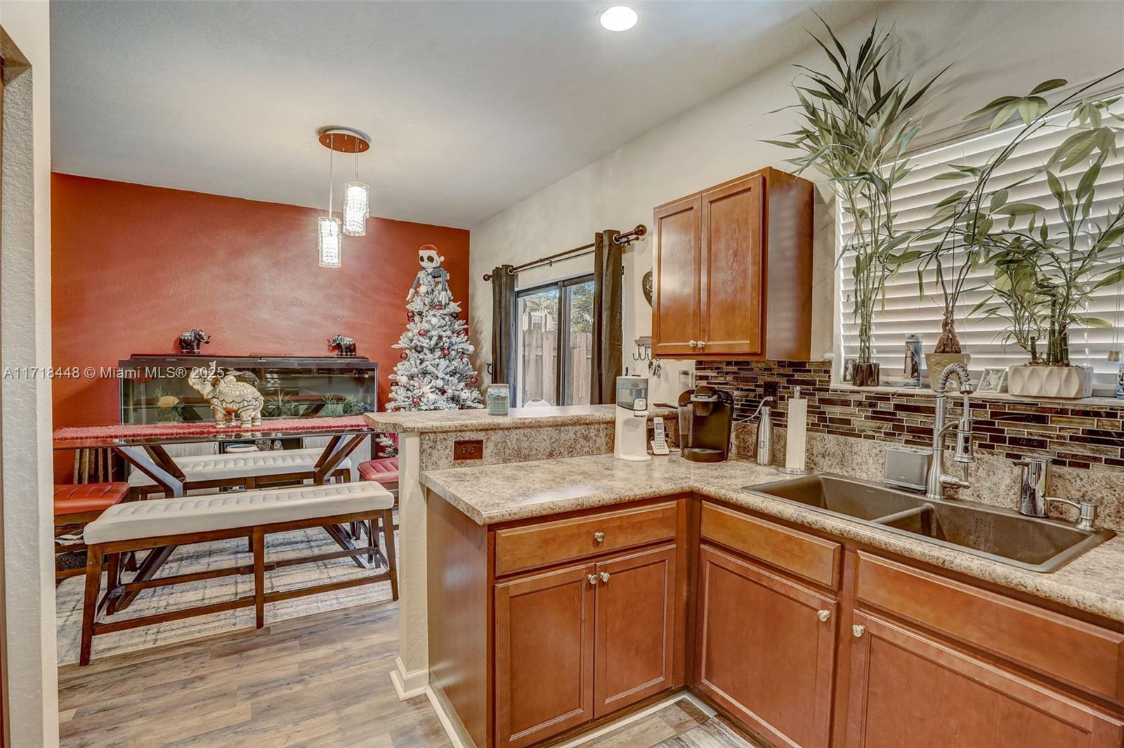350 NE 37th Pl # 350