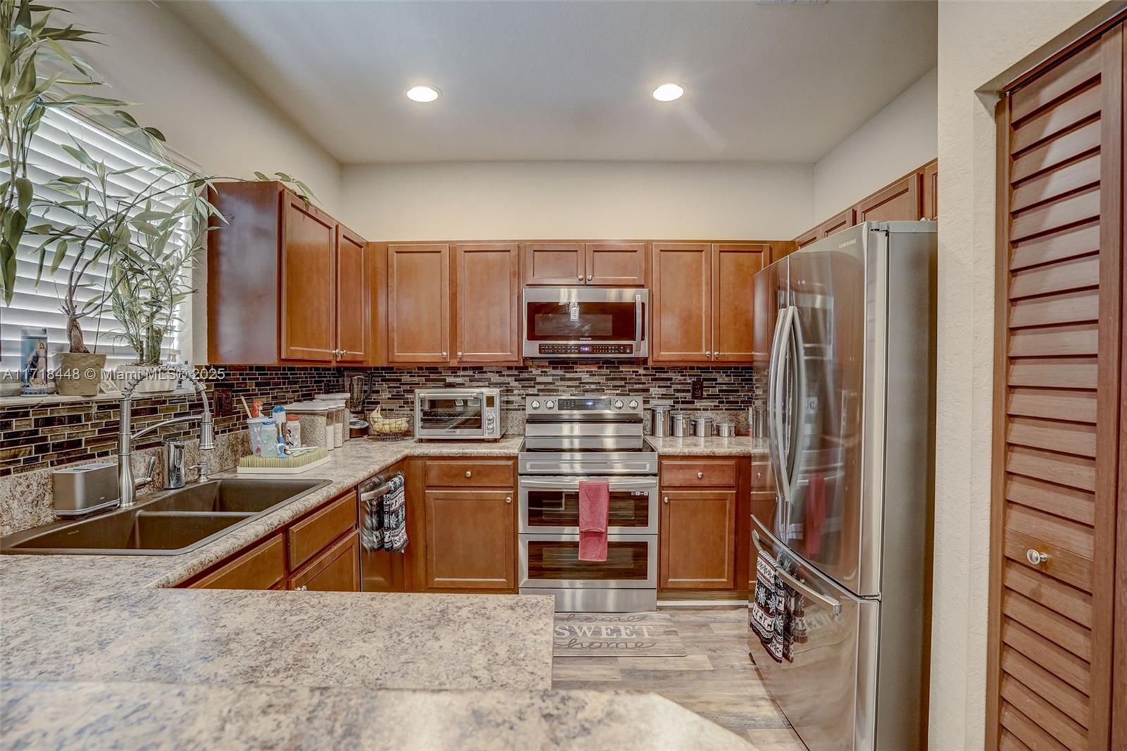 350 NE 37th Pl # 350