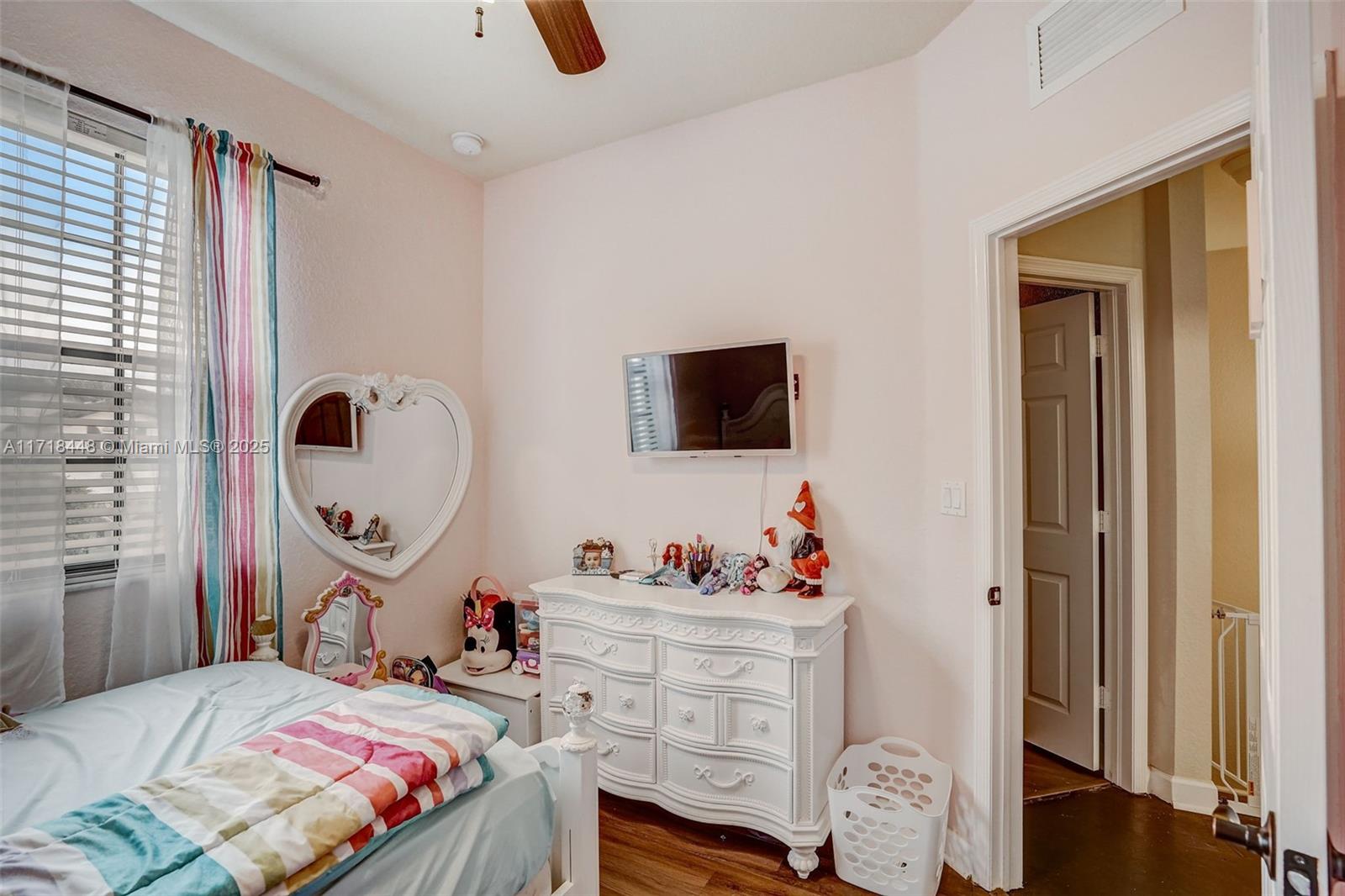 350 NE 37th Pl # 350