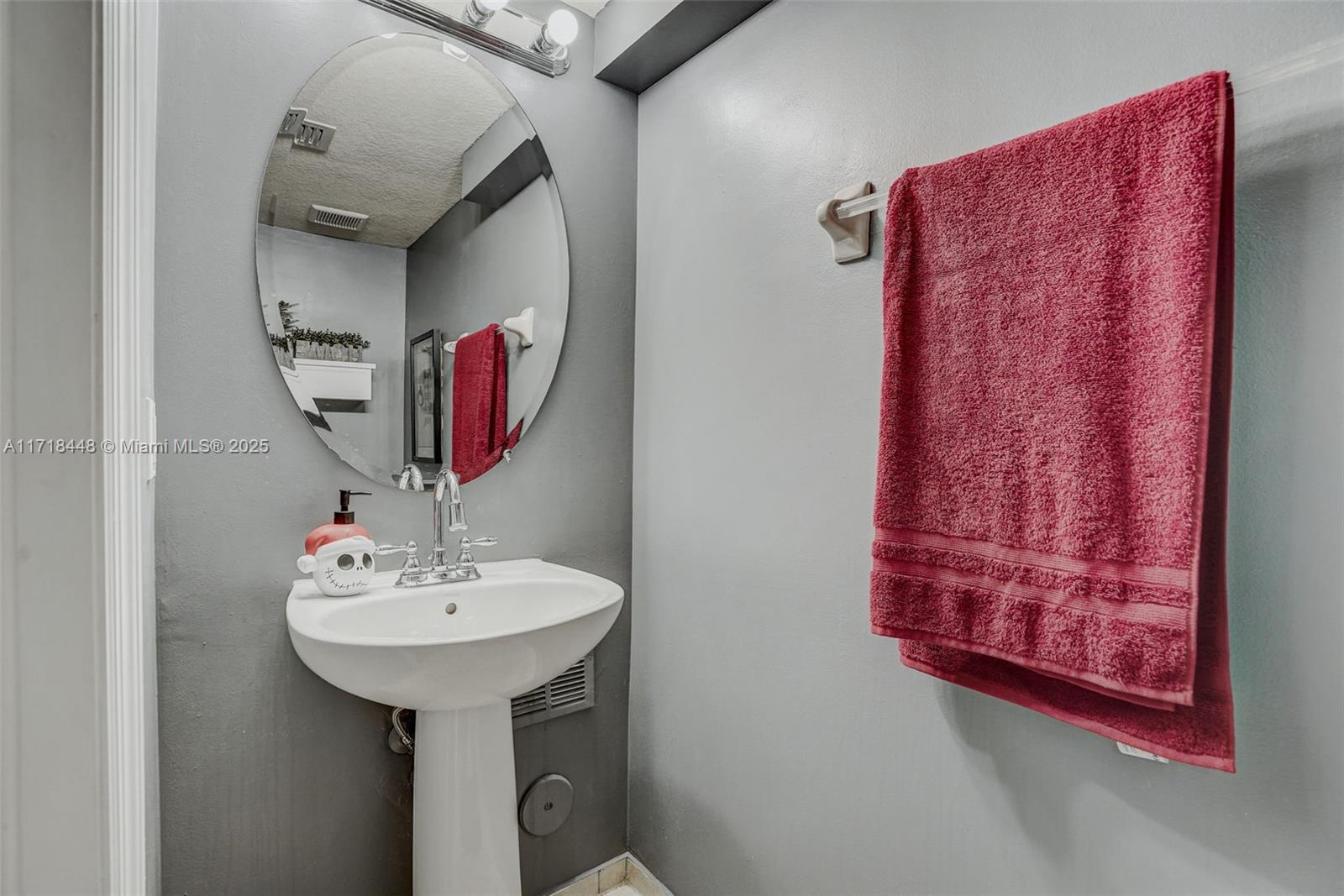 350 NE 37th Pl # 350