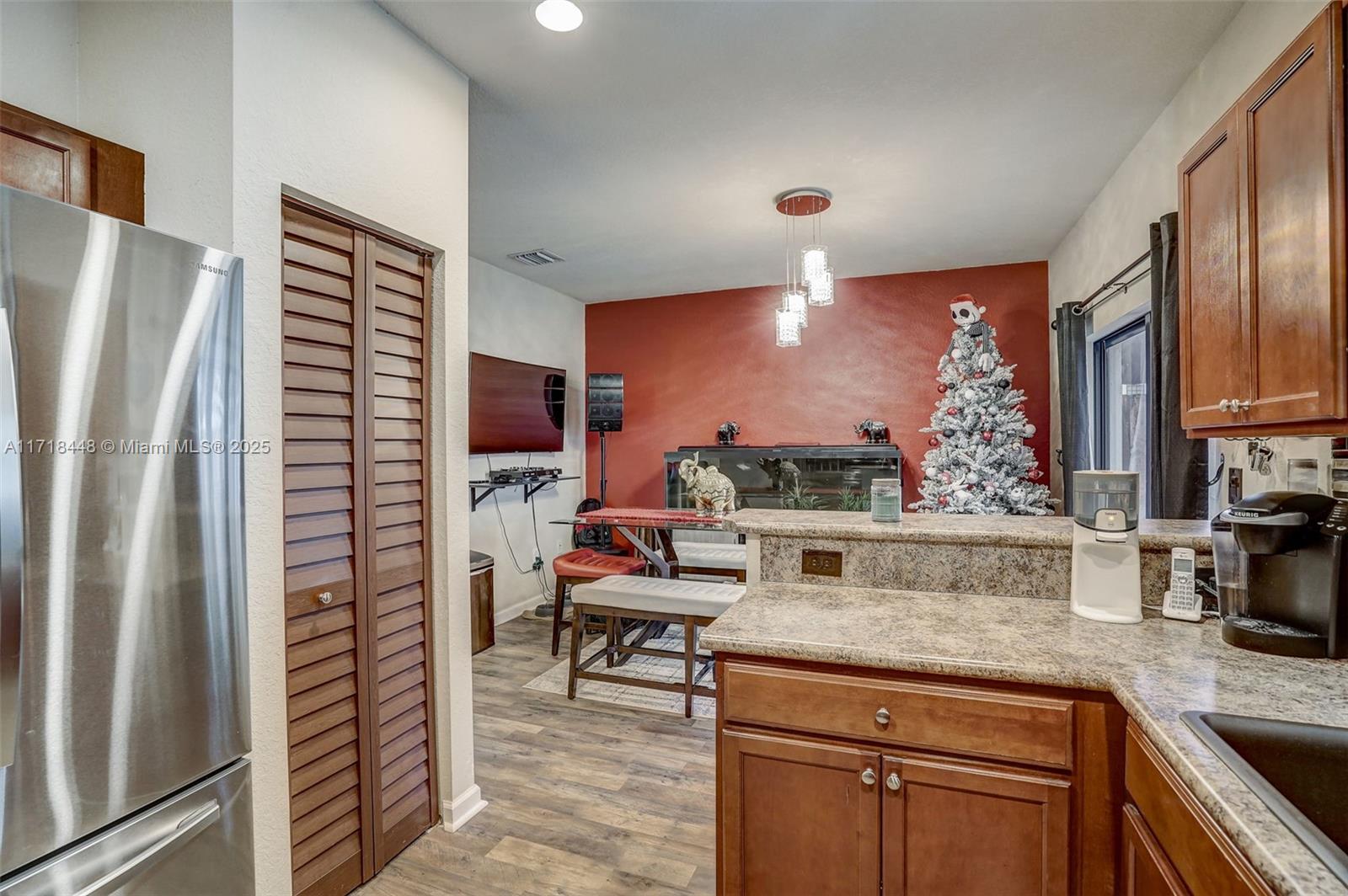 350 NE 37th Pl # 350