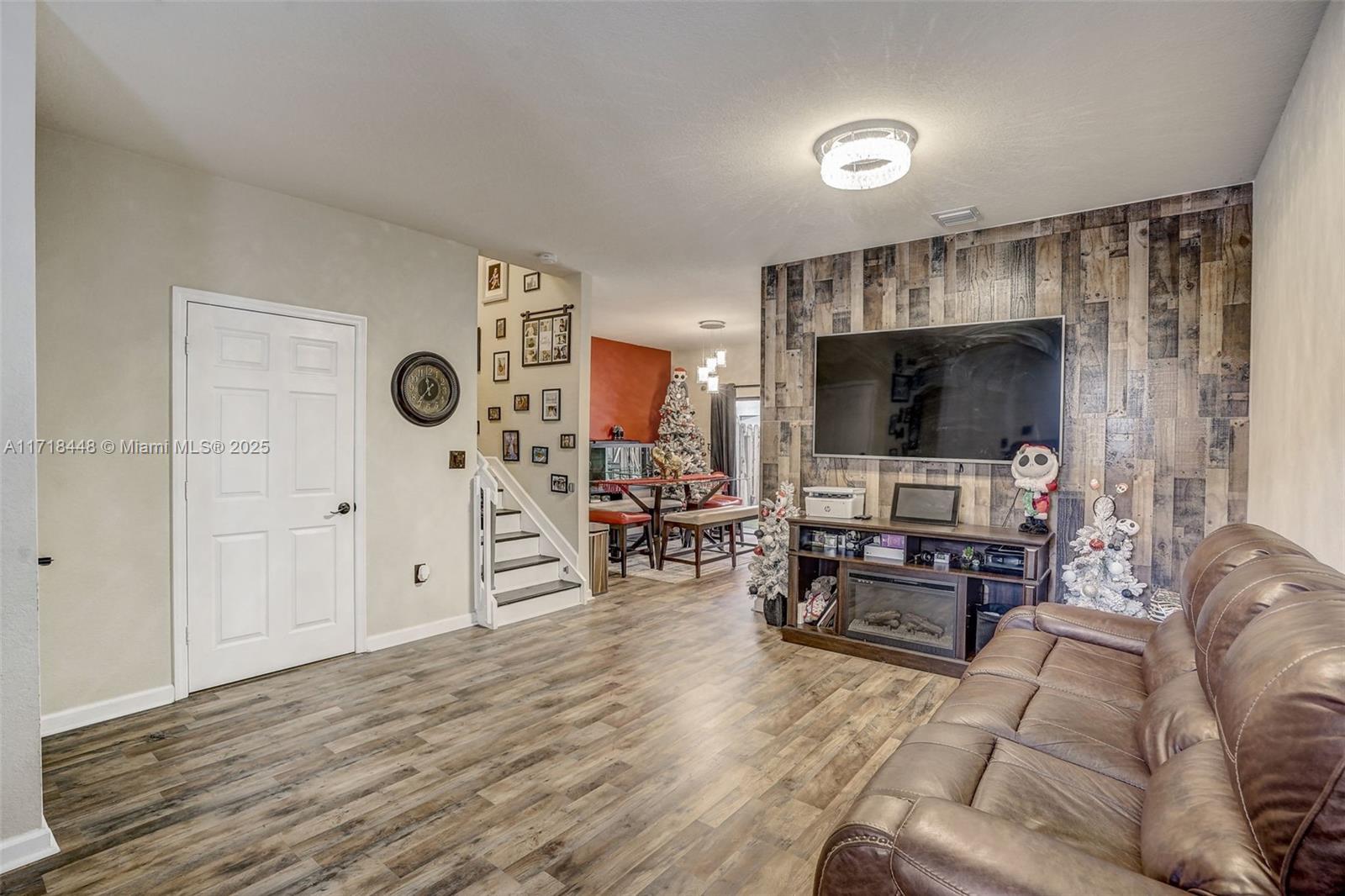 350 NE 37th Pl # 350