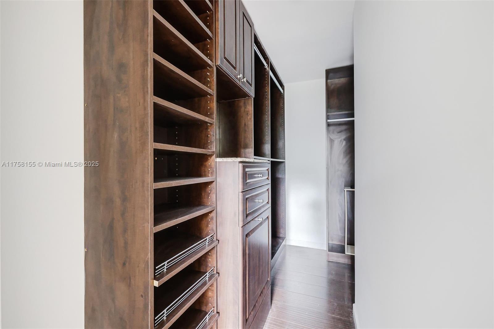719 NE 36th St