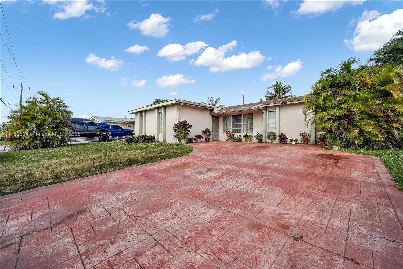 8401 NW 27th Pl