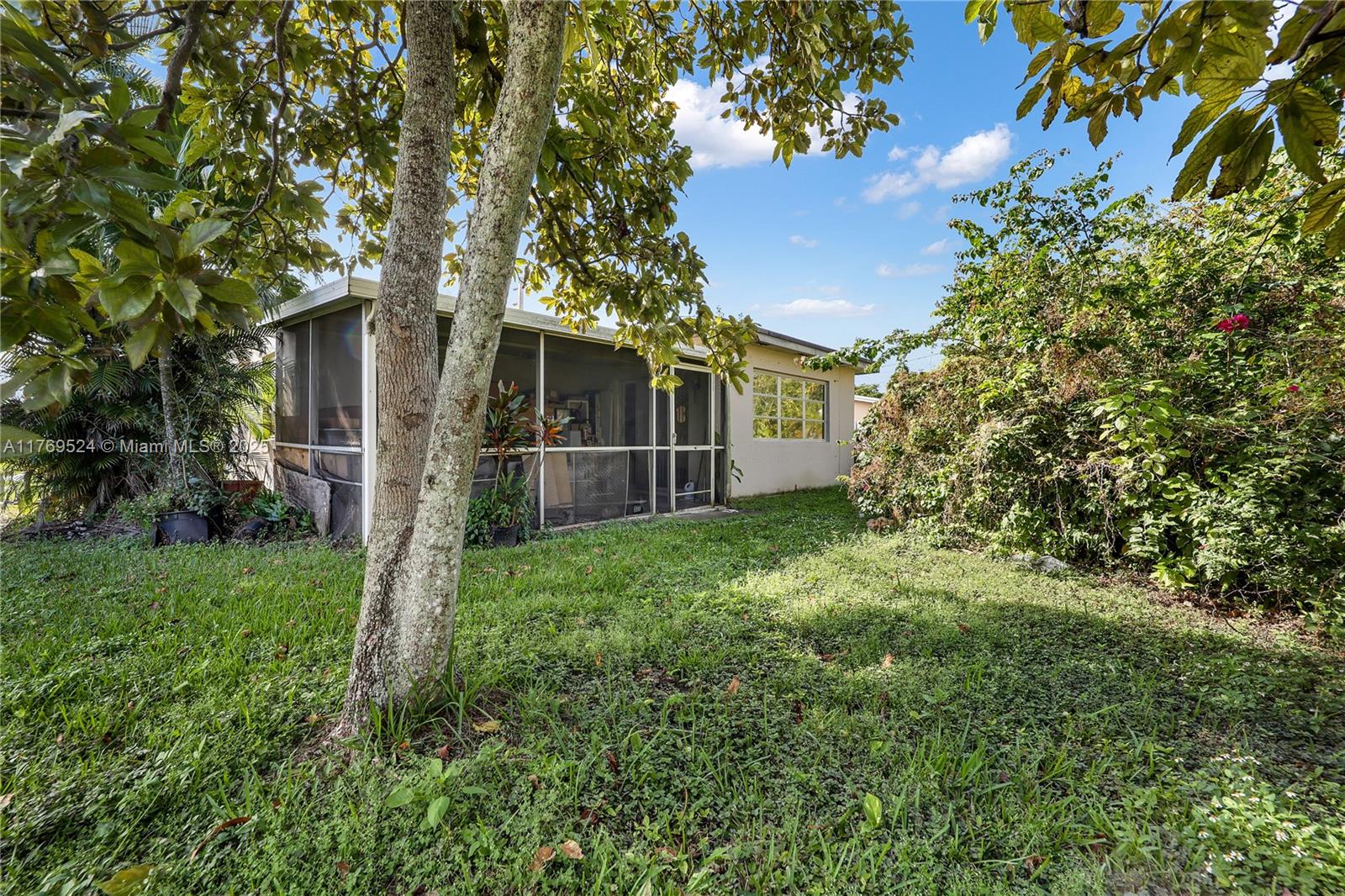 8401 NW 27th Pl