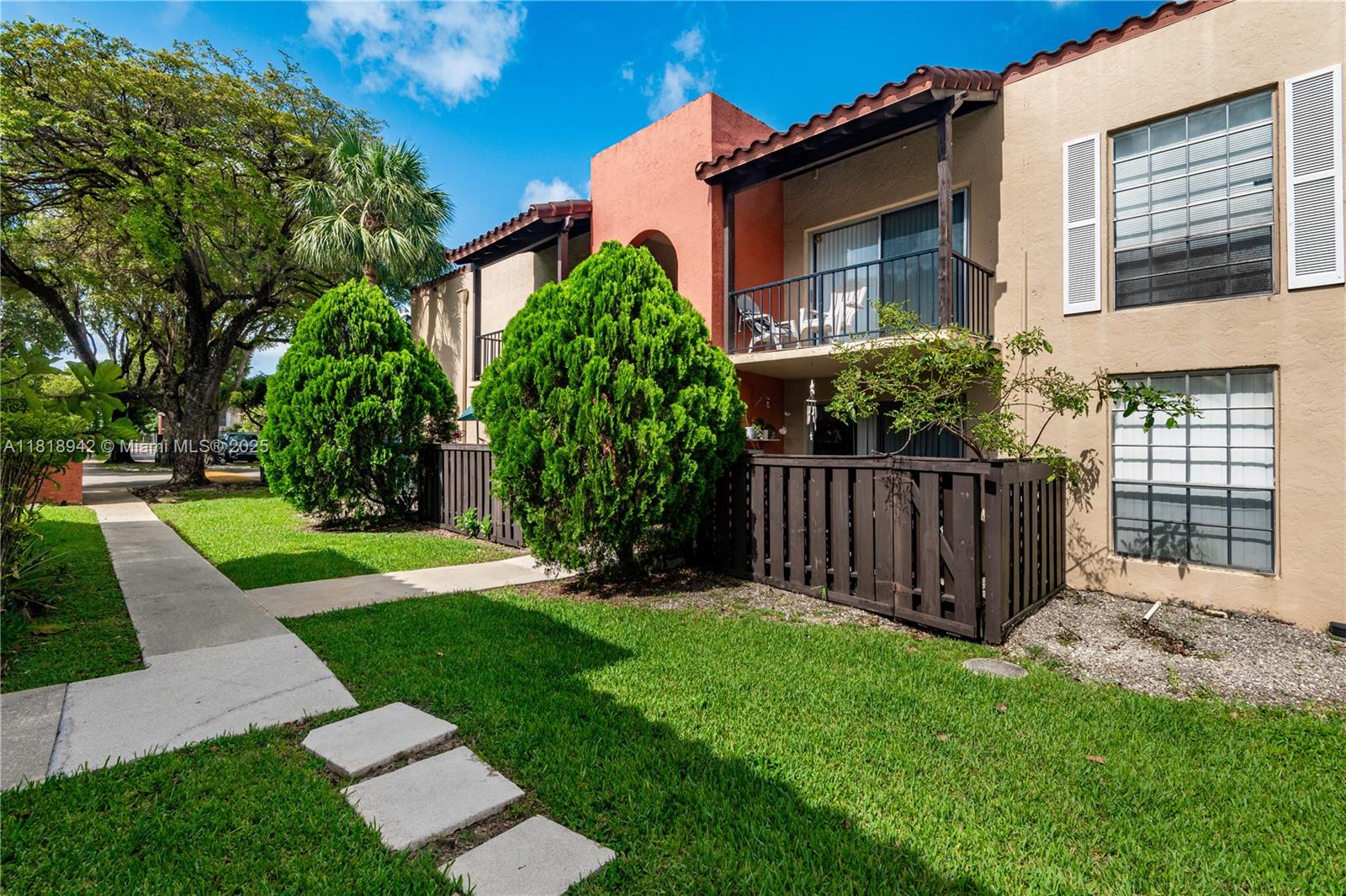 10816 N Kendall Dr # R17