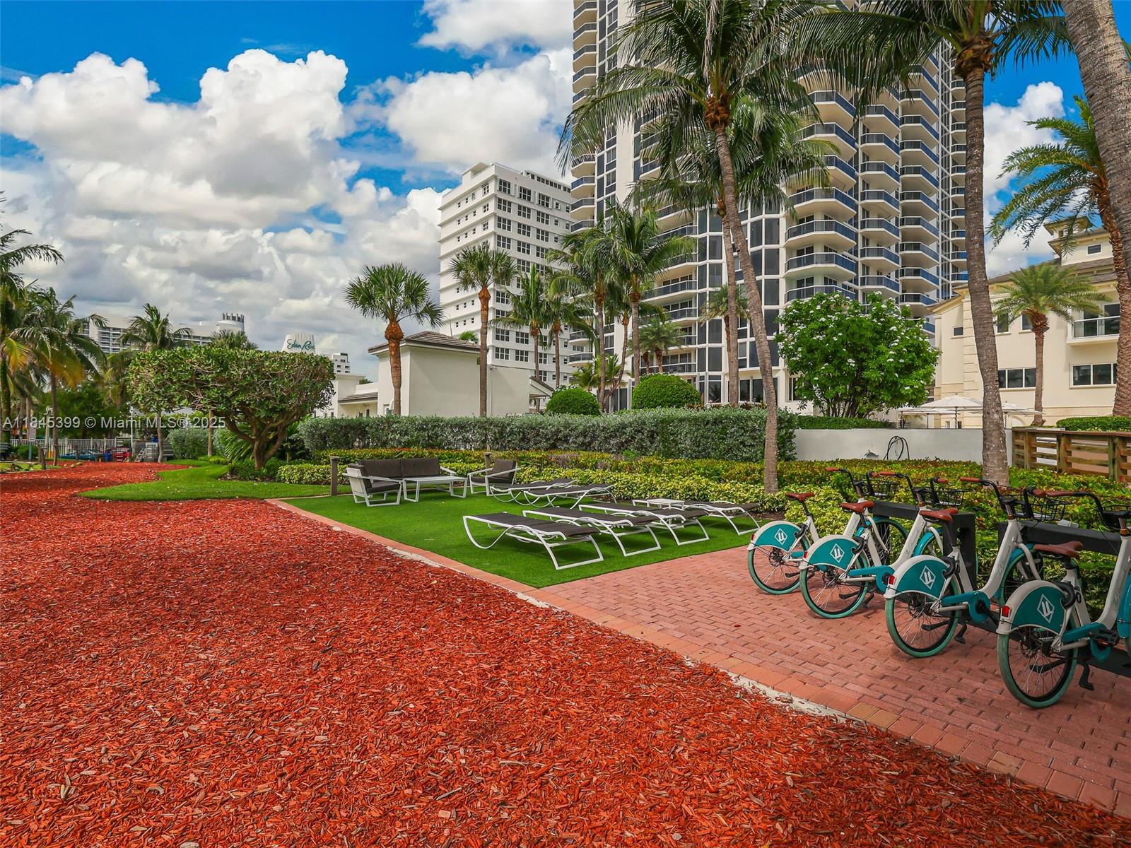 4775 Collins Ave # 1704