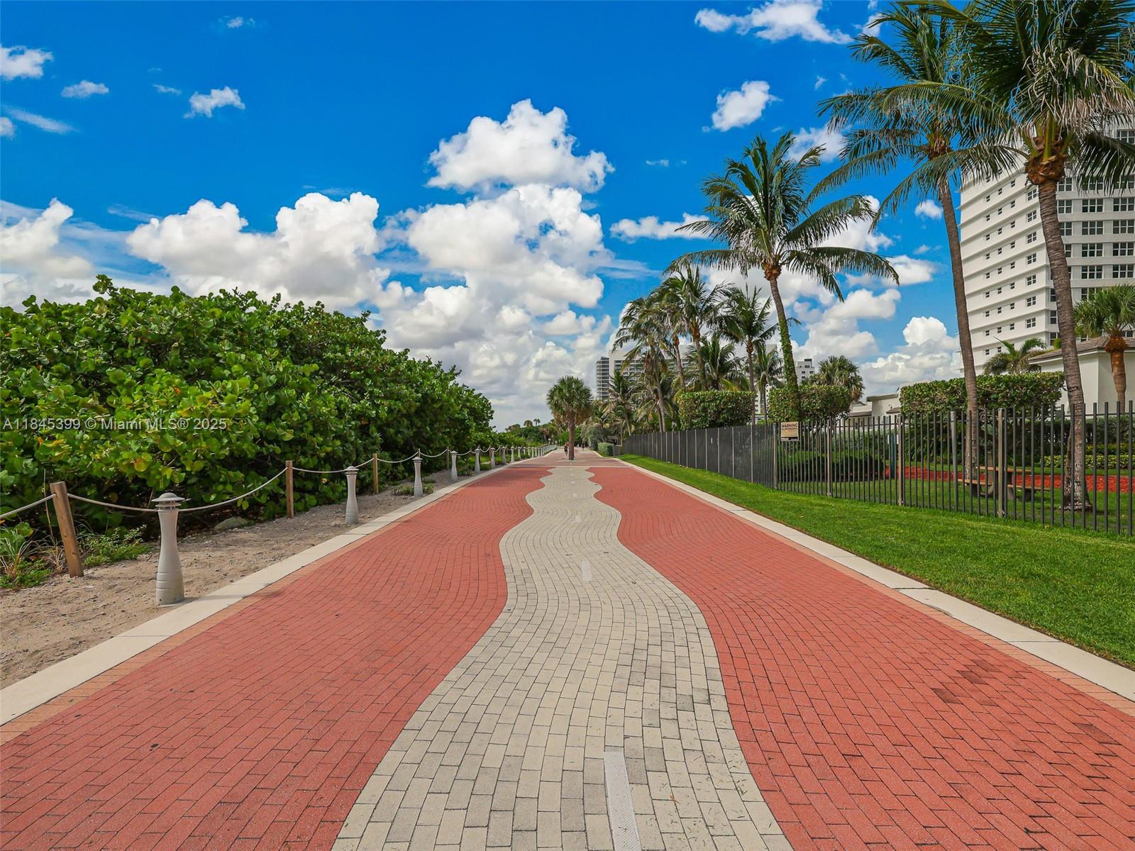 4775 Collins Ave # 1704