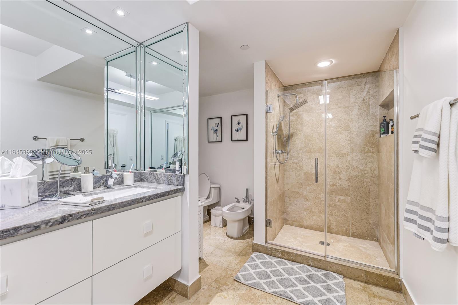 4775 Collins Ave # 1704