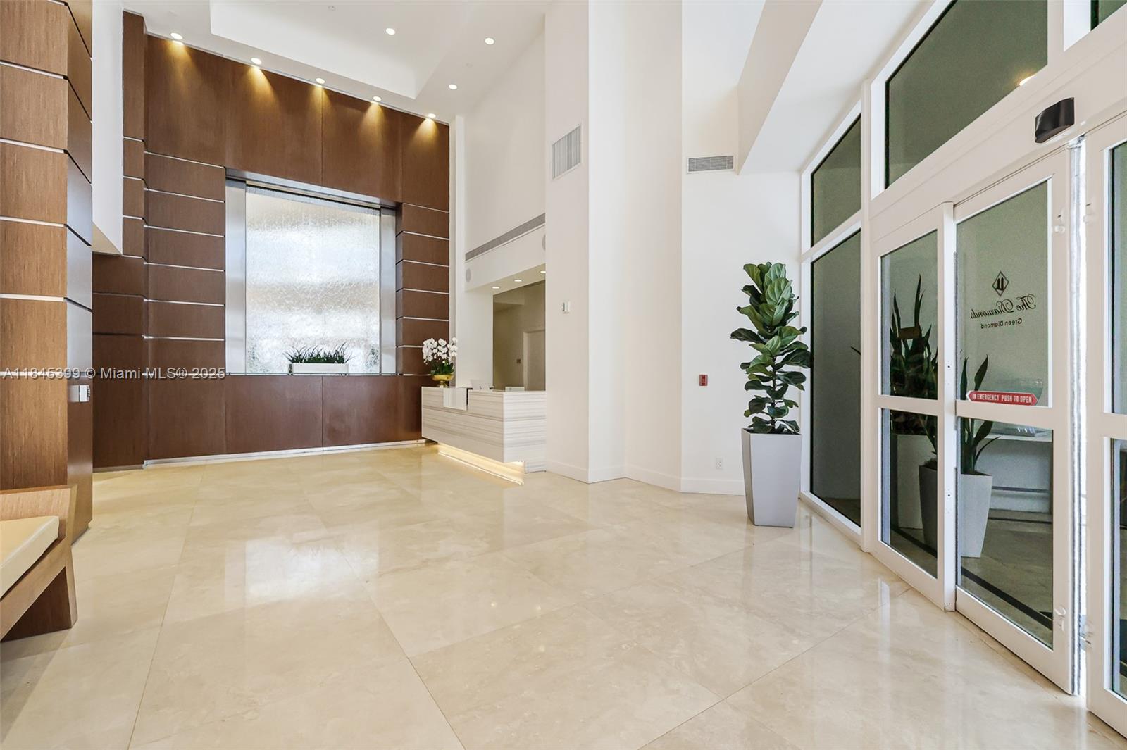 4775 Collins Ave # 1704