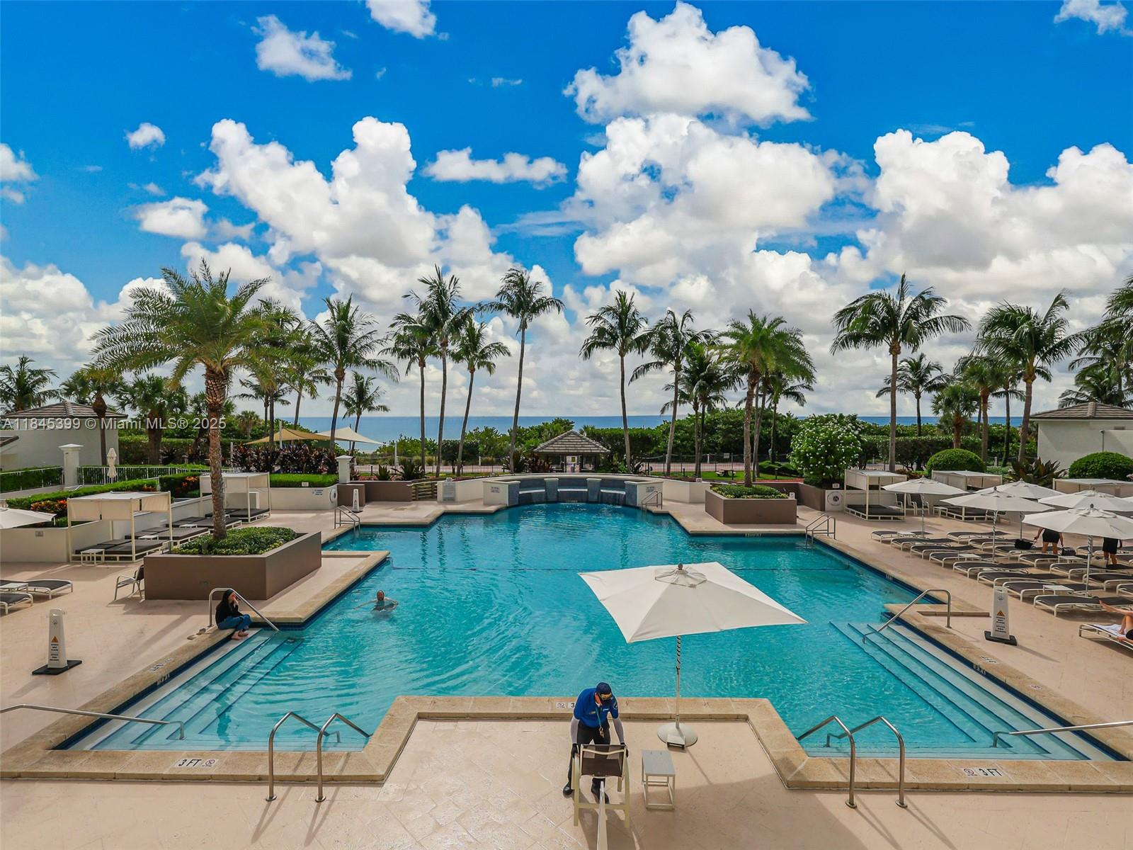 4775 Collins Ave # 1704