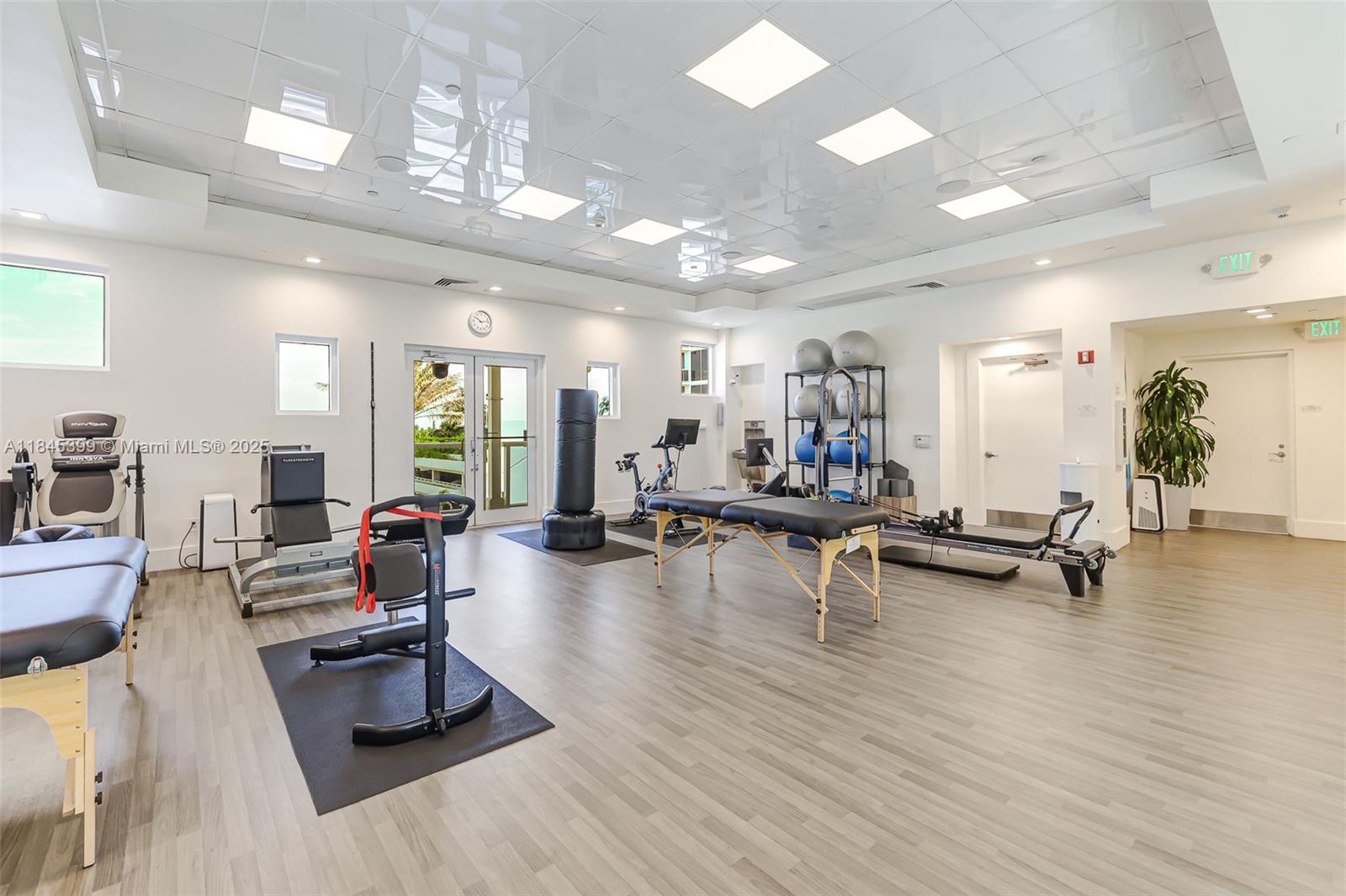 4775 Collins Ave # 1704