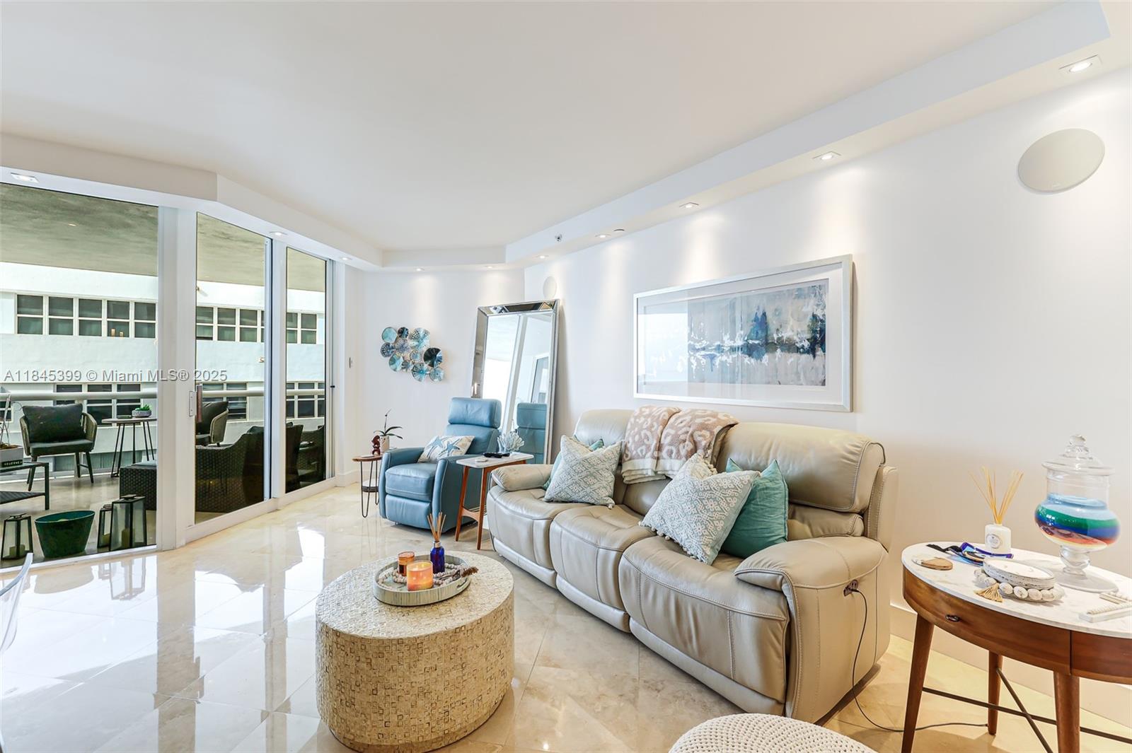 4775 Collins Ave # 1704