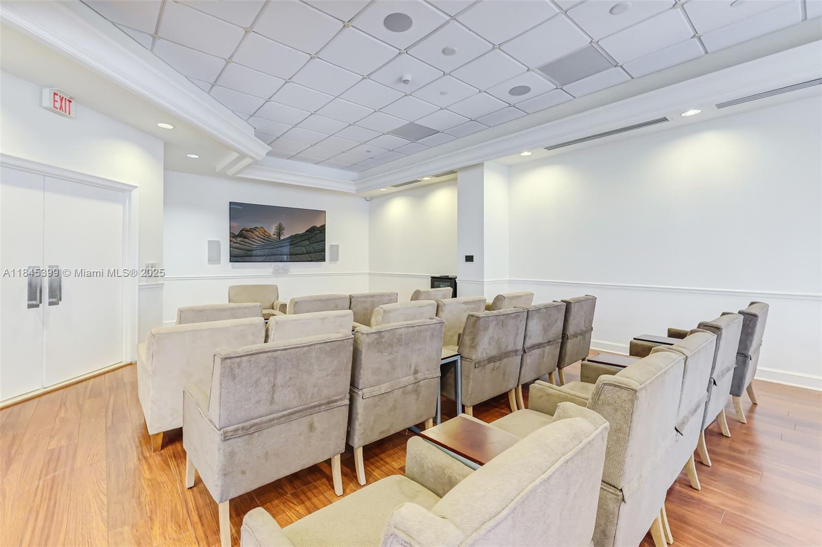 4775 Collins Ave # 1704