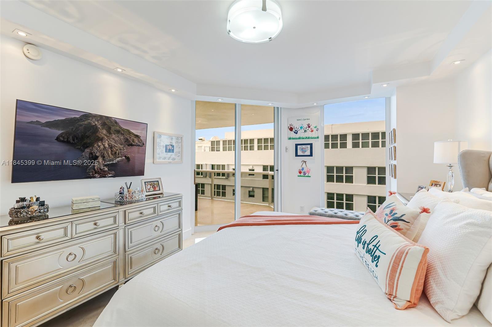4775 Collins Ave # 1704