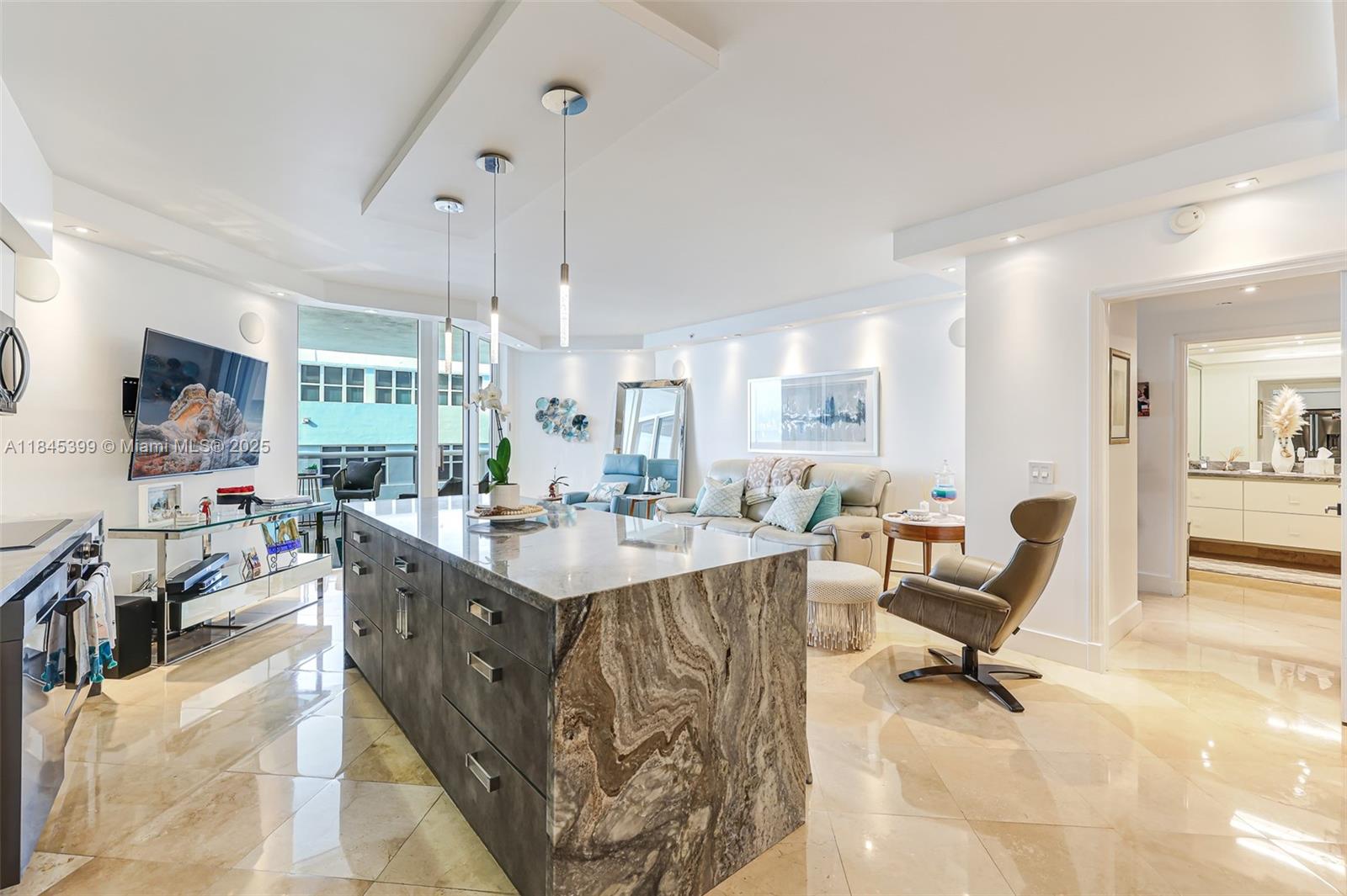 4775 Collins Ave # 1704