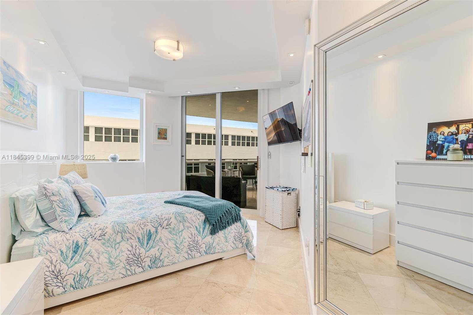 4775 Collins Ave # 1704