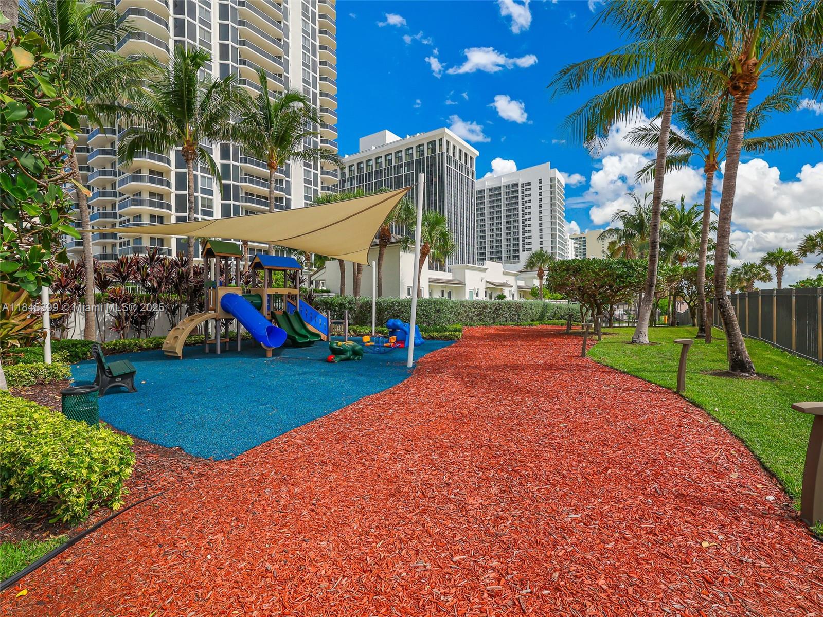 4775 Collins Ave # 1704