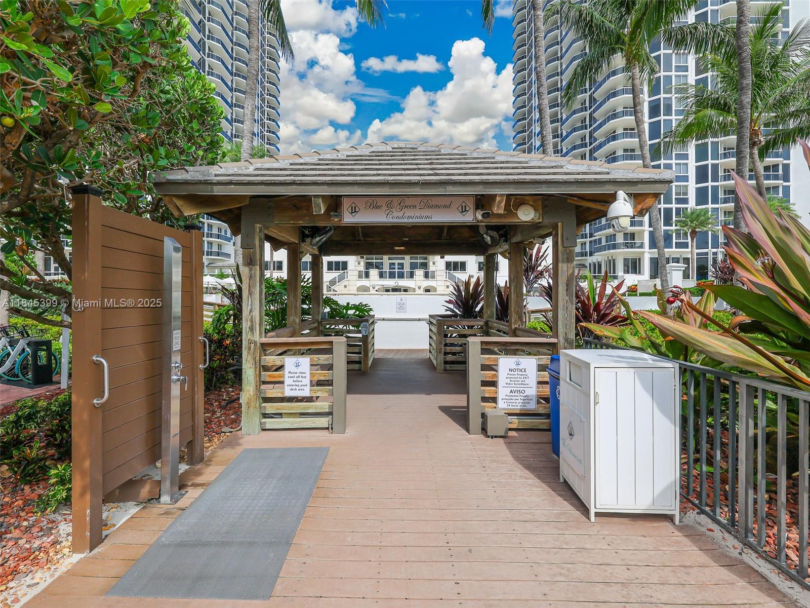 4775 Collins Ave # 1704