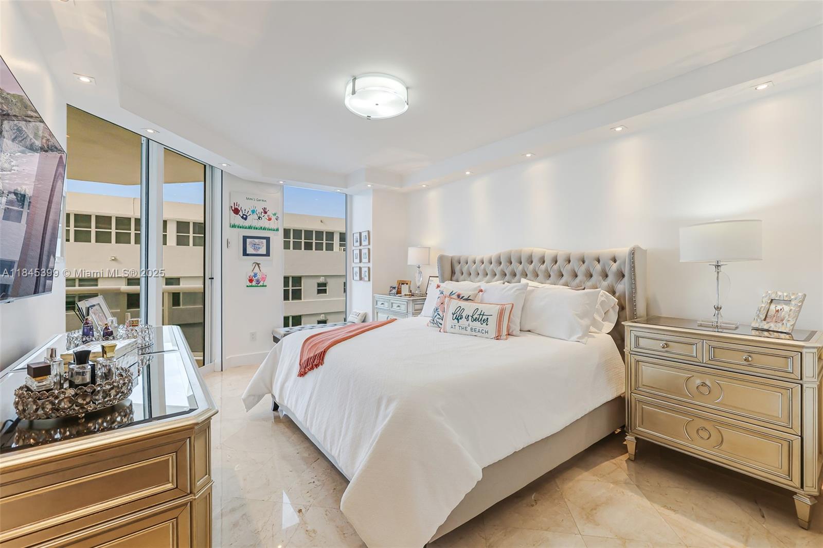 4775 Collins Ave # 1704