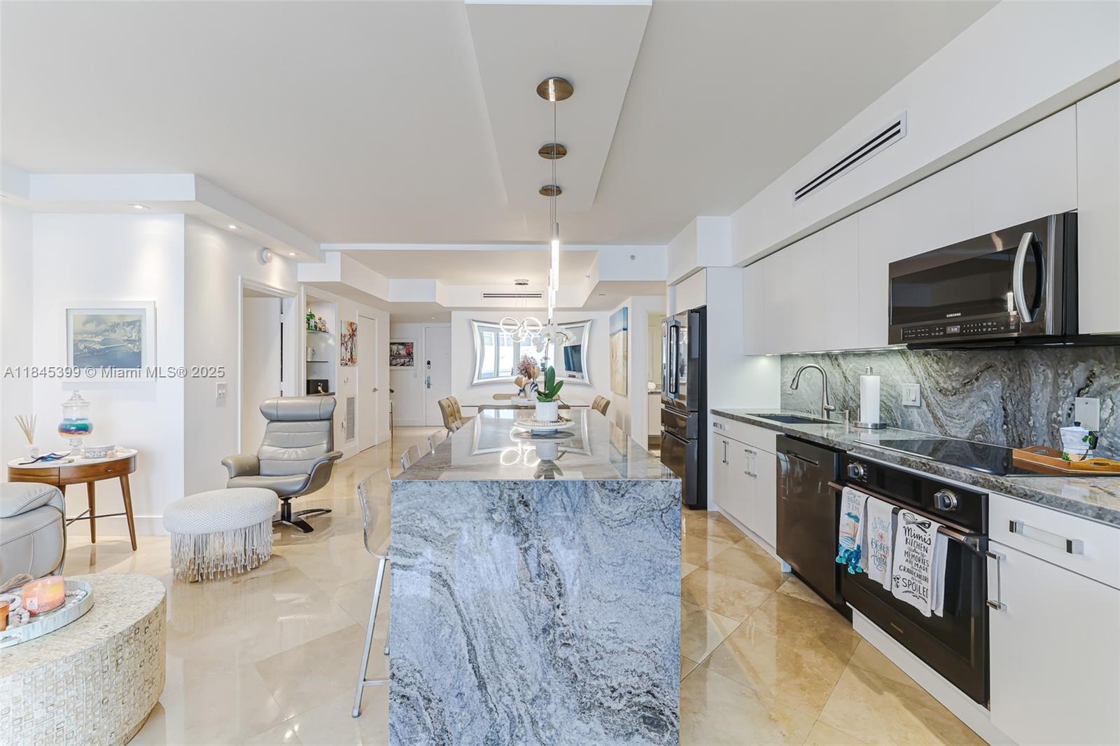 4775 Collins Ave # 1704